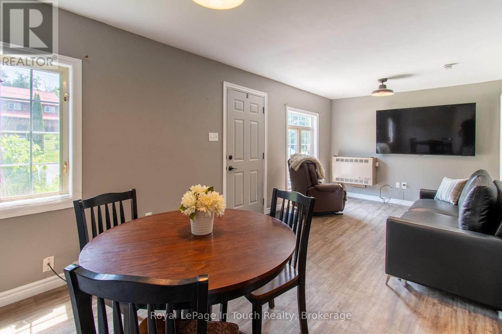 












78 KING RD

,
Tay (Waubaushene),




Ontario
L0K2C0

