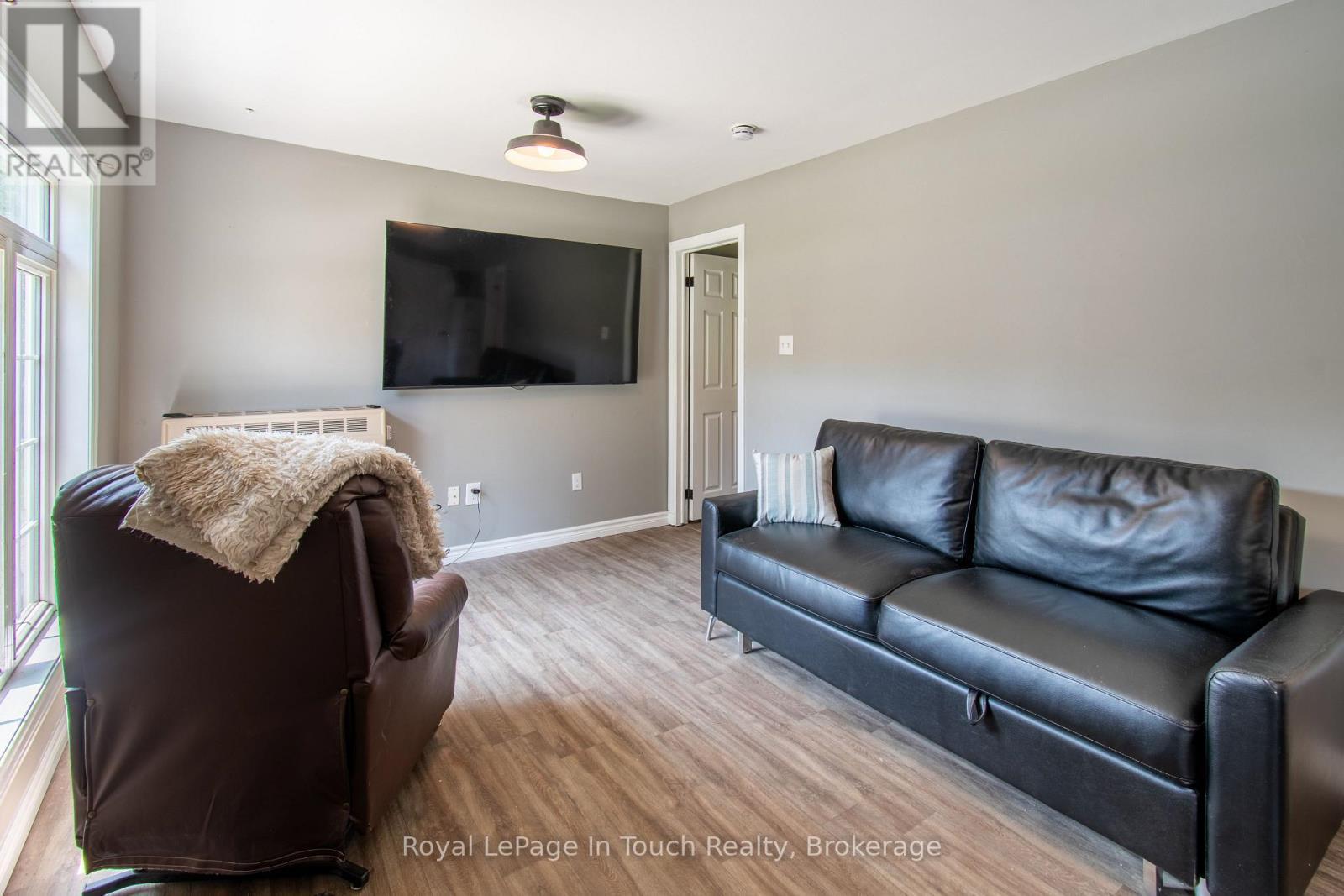












78 KING RD

,
Tay (Waubaushene),




Ontario
L0K2C0

