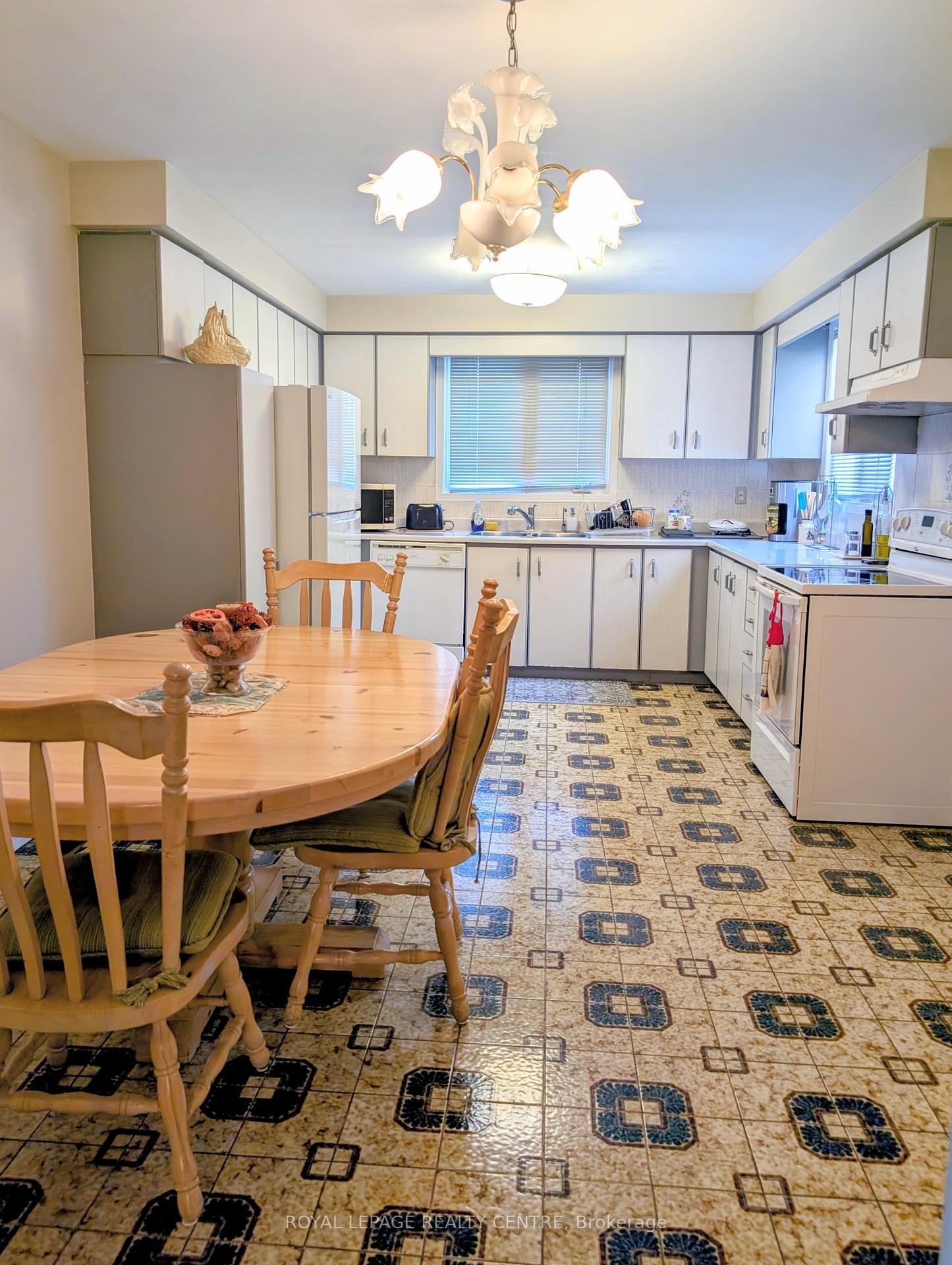 









2560


Cynara

Road,
Mississauga,




ON
L5B 2R7

