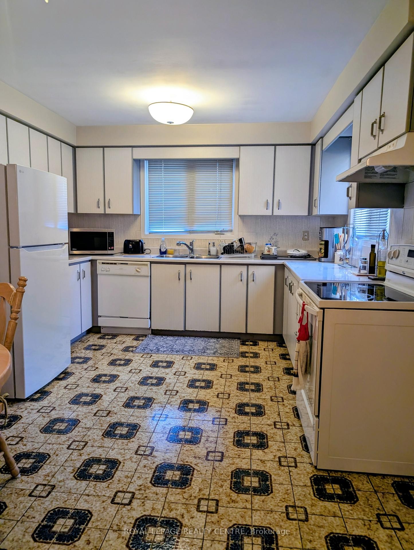 









2560


Cynara

Road,
Mississauga,




ON
L5B 2R7

