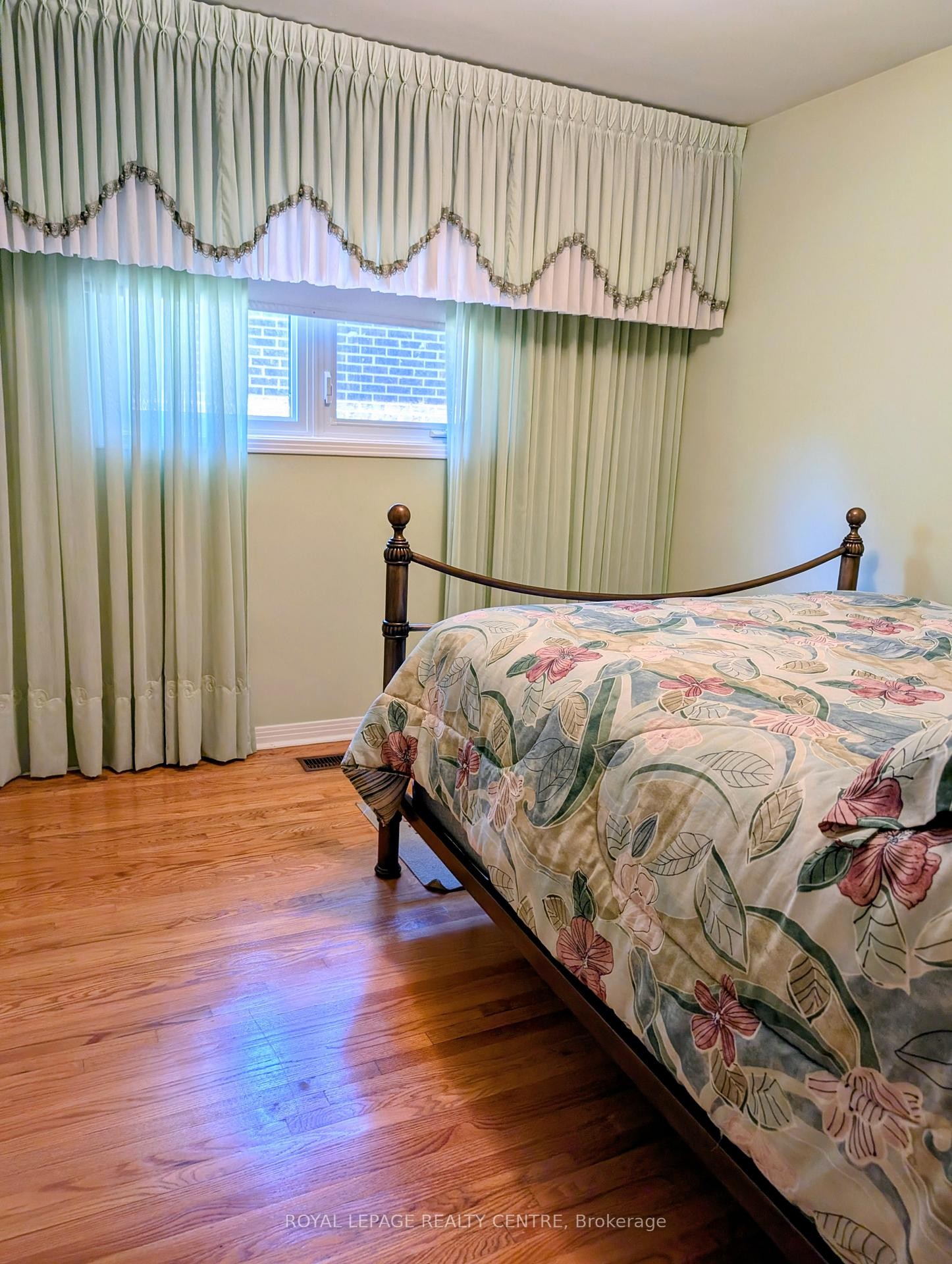 









2560


Cynara

Road,
Mississauga,




ON
L5B 2R7

