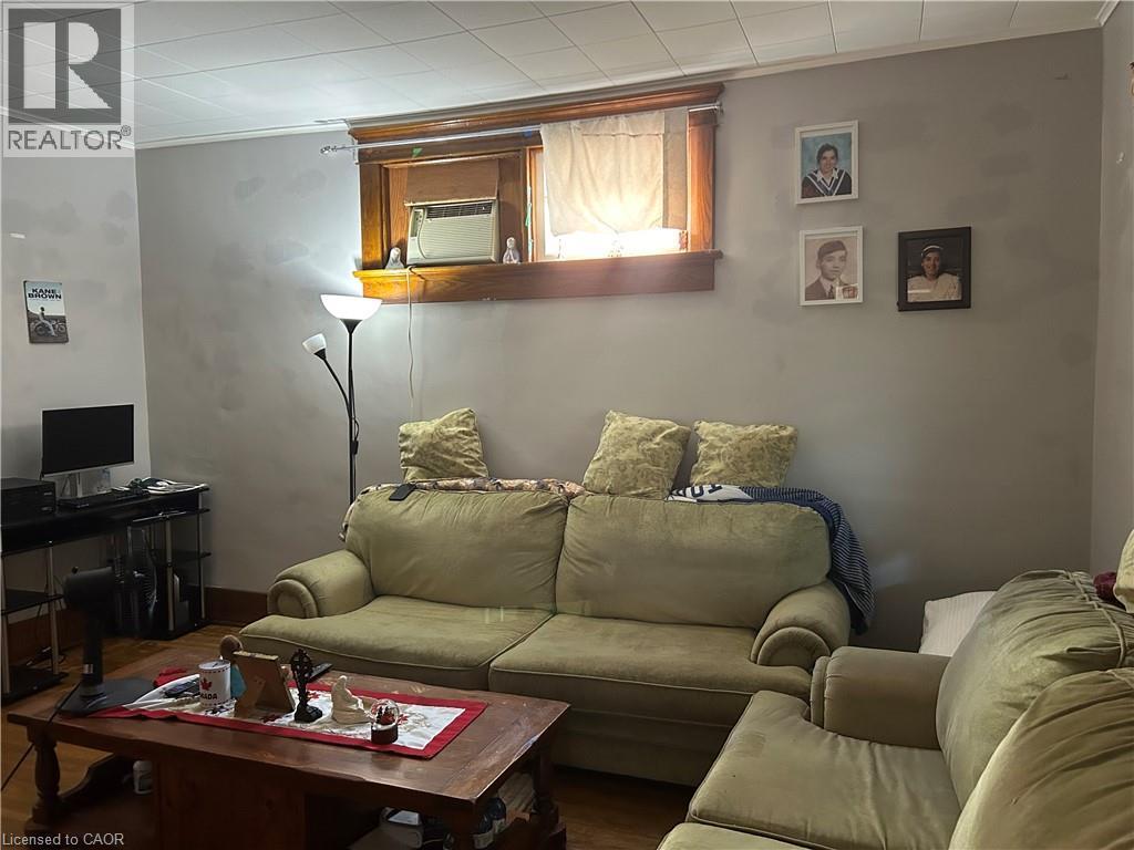 












102 STANLEY Street

,
Simcoe,




Ontario
N3Y1M4


