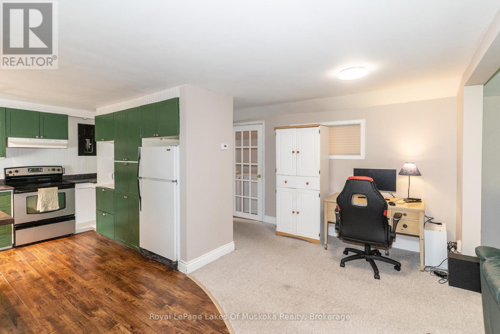 












1136 SPRINGDALE SHORES PRIVATE

,
Bracebridge (Macaulay),




Ontario
P1L1W9

