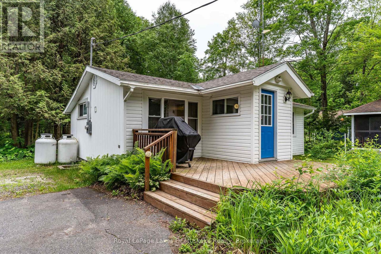 












1136 SPRINGDALE SHORES PRIVATE

,
Bracebridge (Macaulay),




Ontario
P1L1W9

