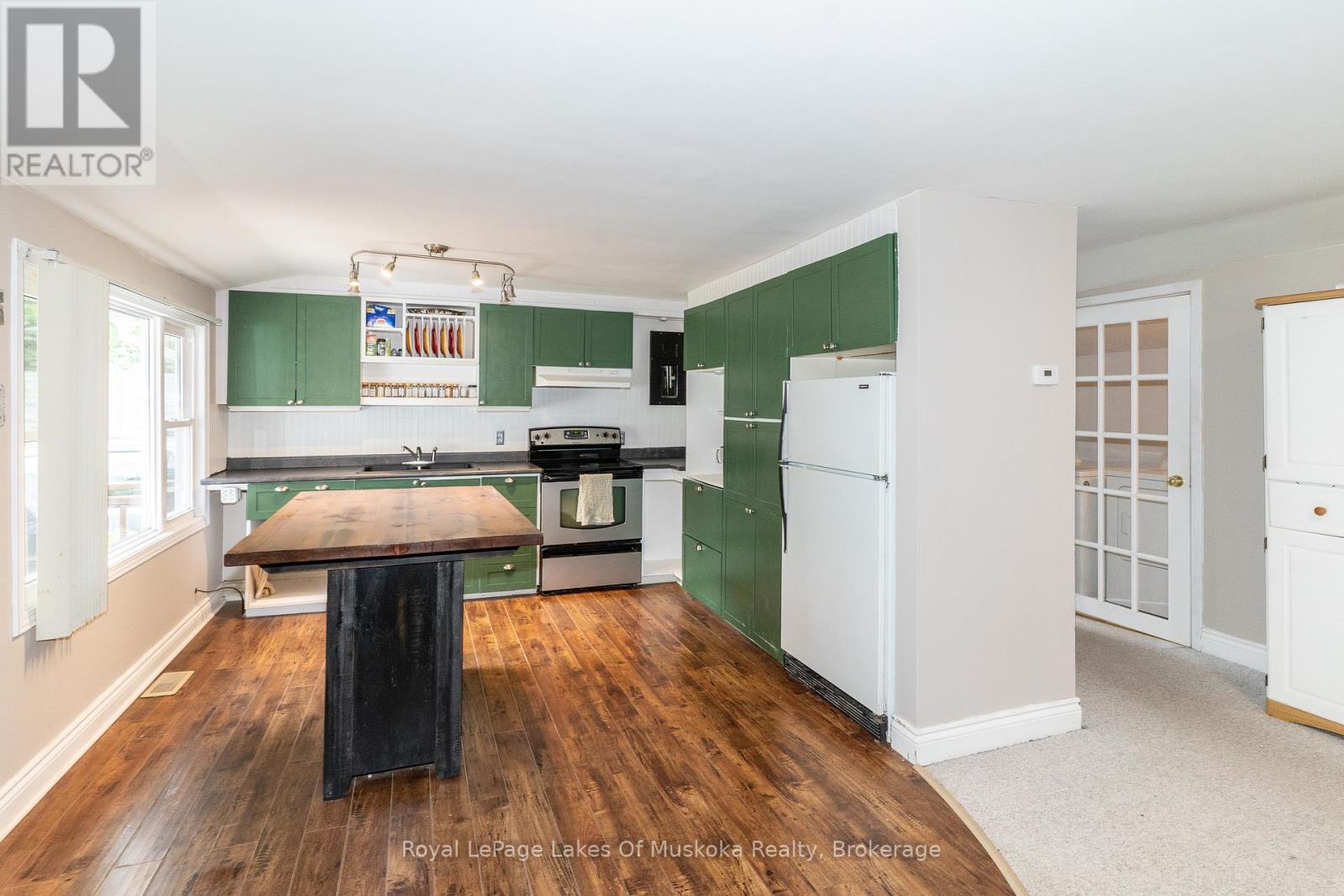 












1136 SPRINGDALE SHORES PRIVATE

,
Bracebridge (Macaulay),




Ontario
P1L1W9

