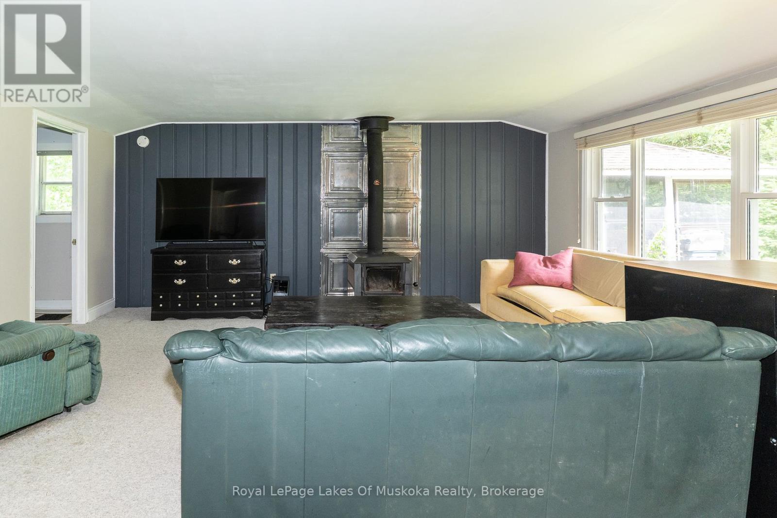 












1136 SPRINGDALE SHORES PRIVATE

,
Bracebridge (Macaulay),




Ontario
P1L1W9

