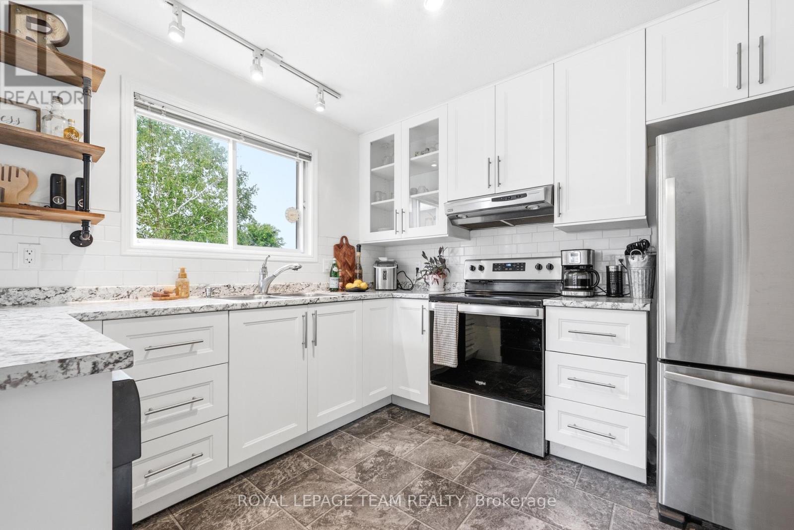 












58 SEVENTH AVENUE

,
Arnprior,




Ontario
K7S3S2

