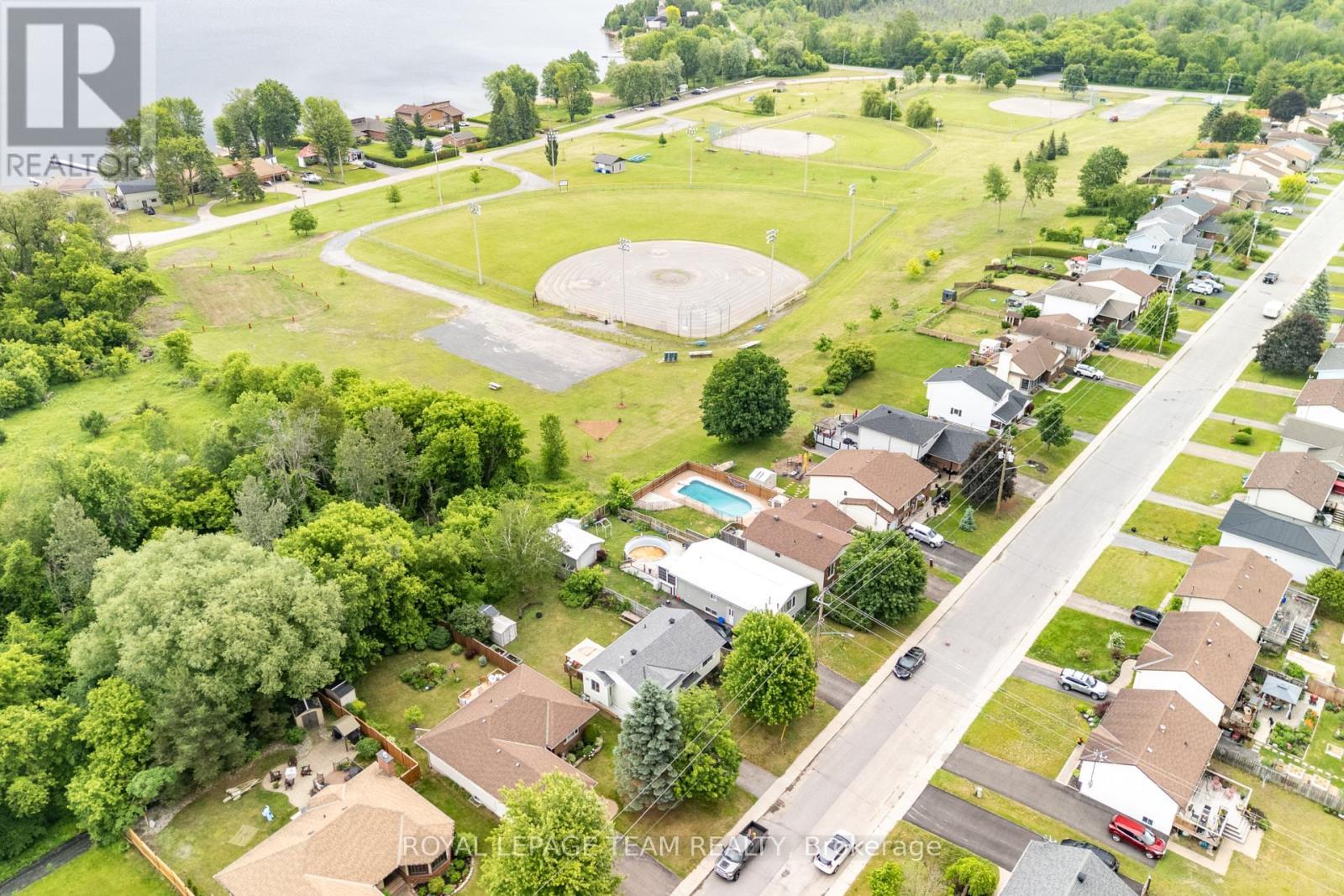 












58 SEVENTH AVENUE

,
Arnprior,




Ontario
K7S3S2

