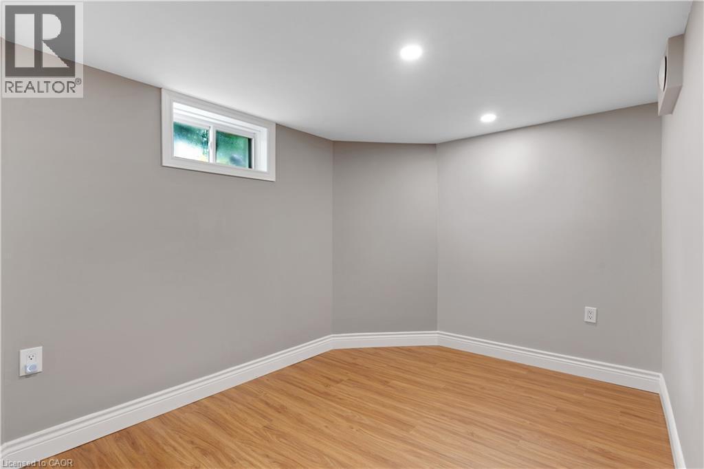 












109 GLENARIFF Drive

,
Freelton,




Ontario
L8B1A5

