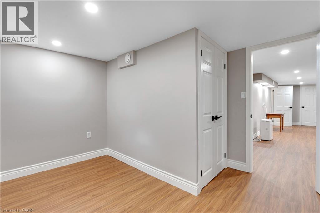 












109 GLENARIFF Drive

,
Freelton,




Ontario
L8B1A5

