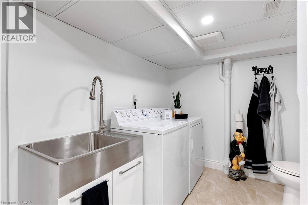 












109 GLENARIFF Drive

,
Freelton,




Ontario
L8B1A5

