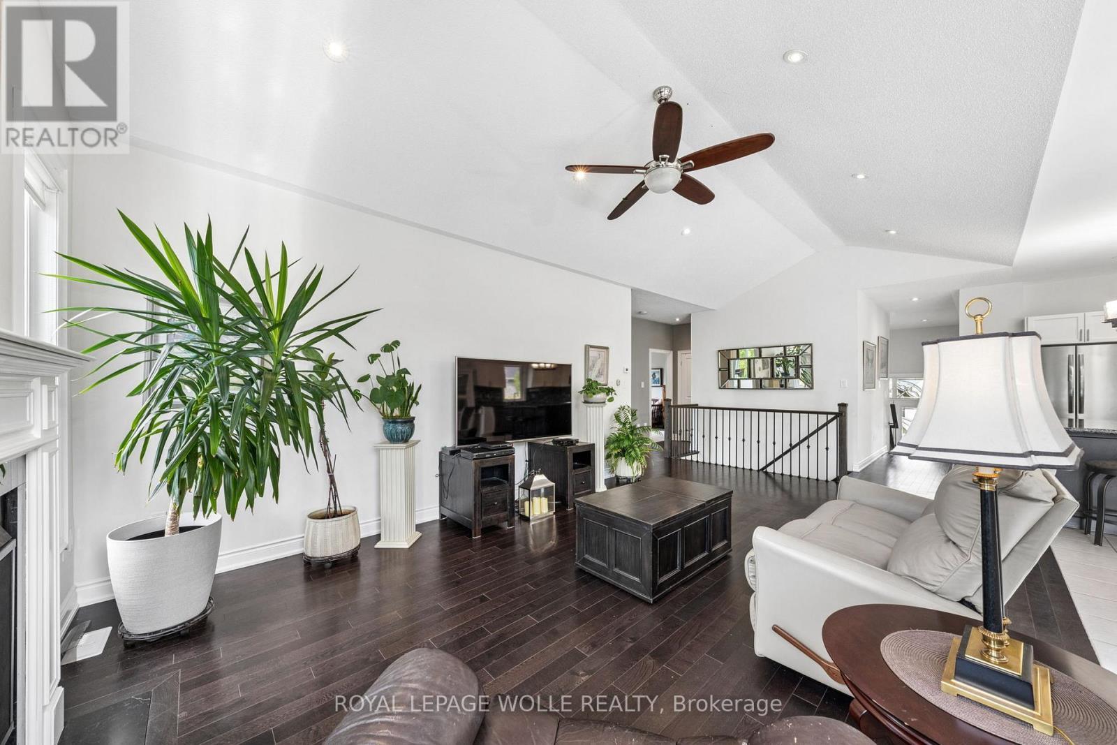 












43 ALLEGRA DRIVE

,
Wasaga Beach,




Ontario
L9Z0H1

