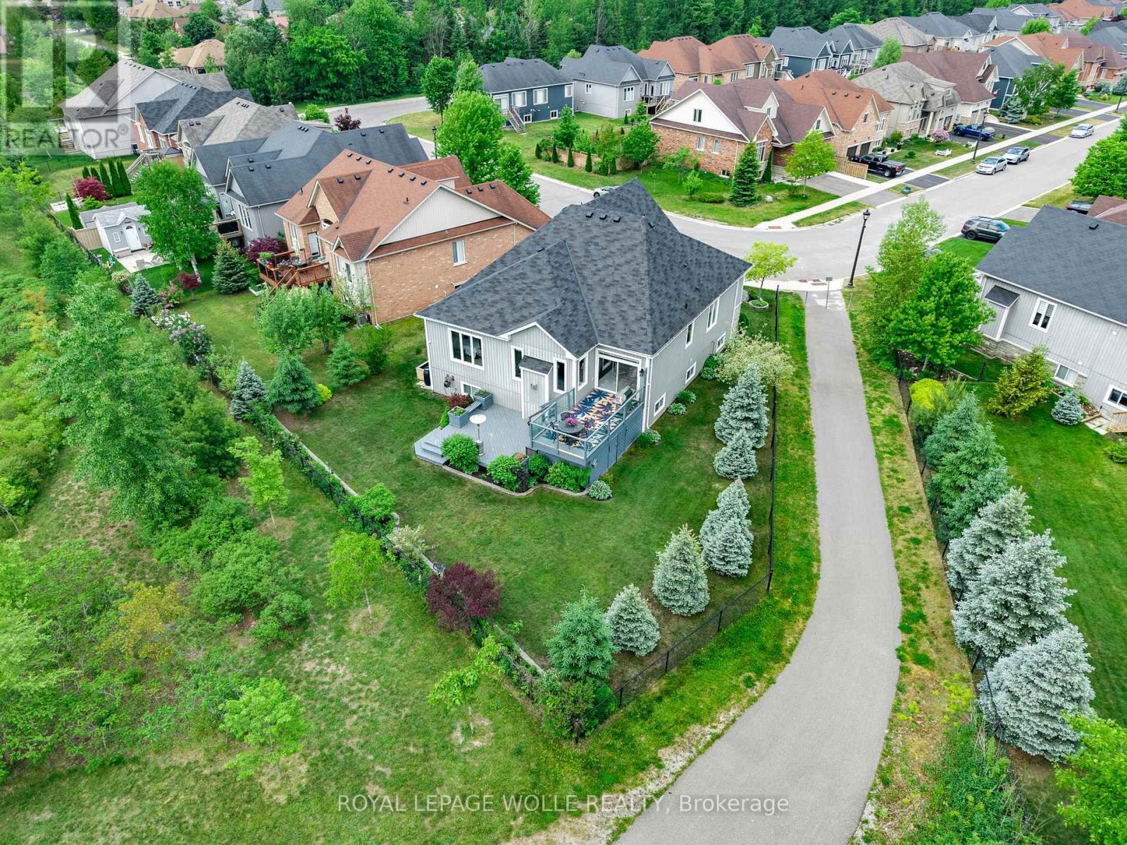 












43 ALLEGRA DRIVE

,
Wasaga Beach,




Ontario
L9Z0H1

