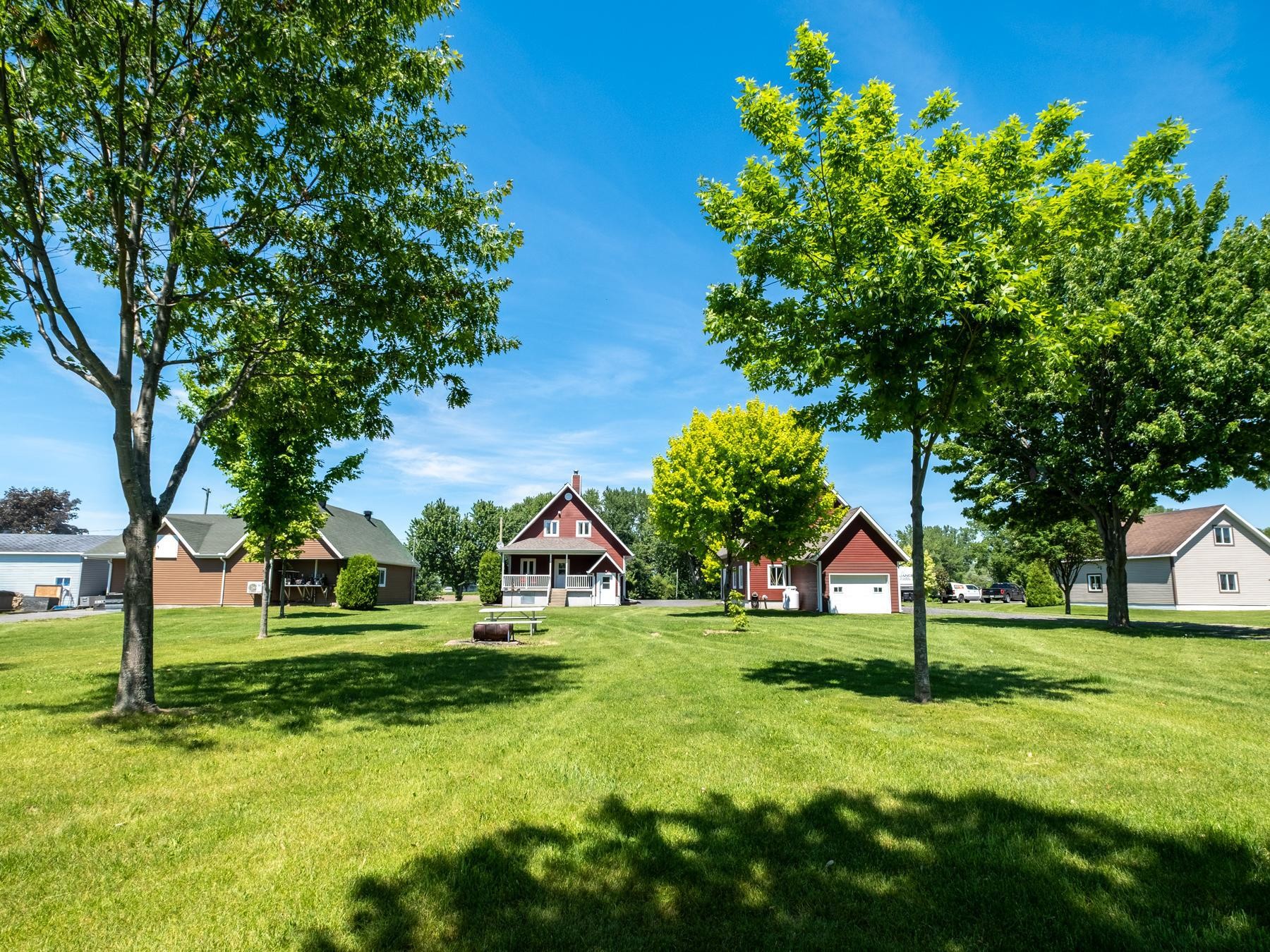 









23


Rue Desmarais

,
Pierreville,




QC
J0G1J0

