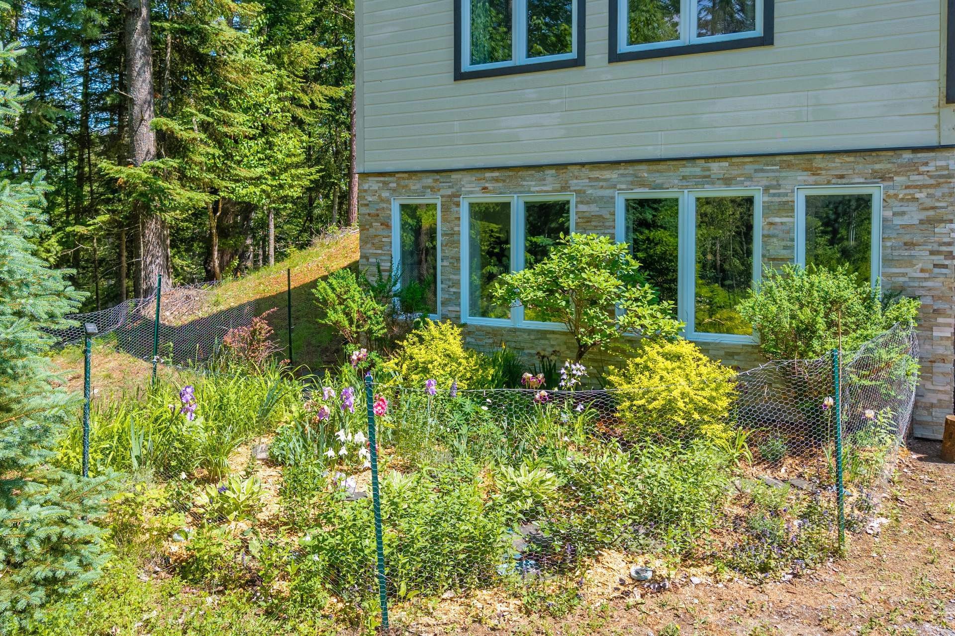 









850


Boul. Dr-Gervais

,
Mont-Tremblant,




QC
J8E2V9


