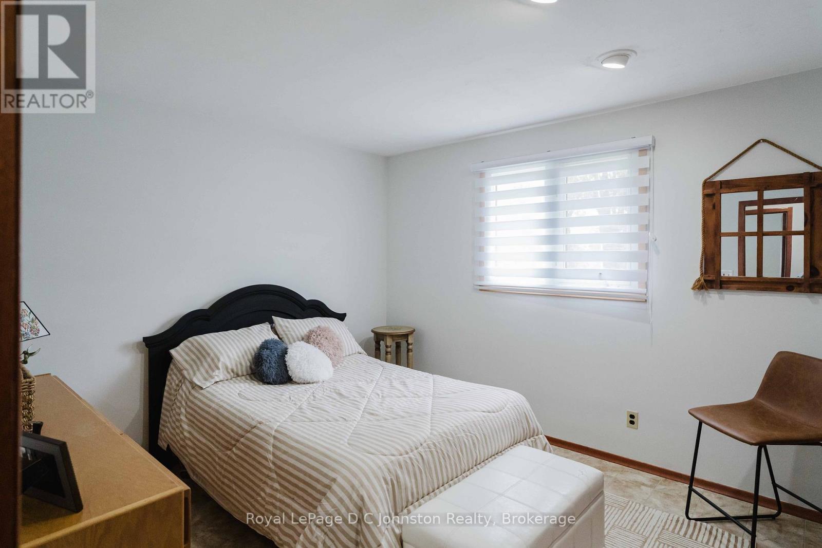 












1073 8 CONCESSION

,
Kincardine,




Ontario
N0G2T0

