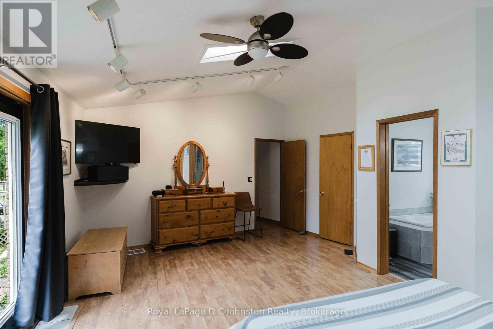 












1073 8 CONCESSION

,
Kincardine,




Ontario
N0G2T0

