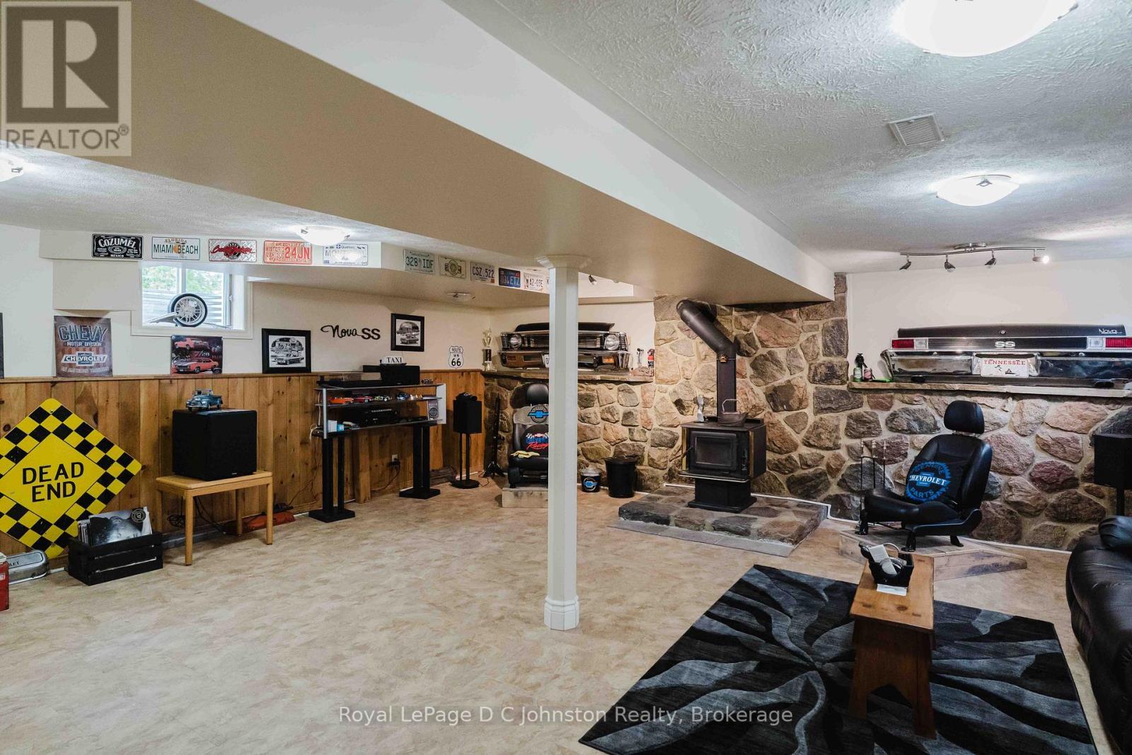 












1073 8 CONCESSION

,
Kincardine,




Ontario
N0G2T0

