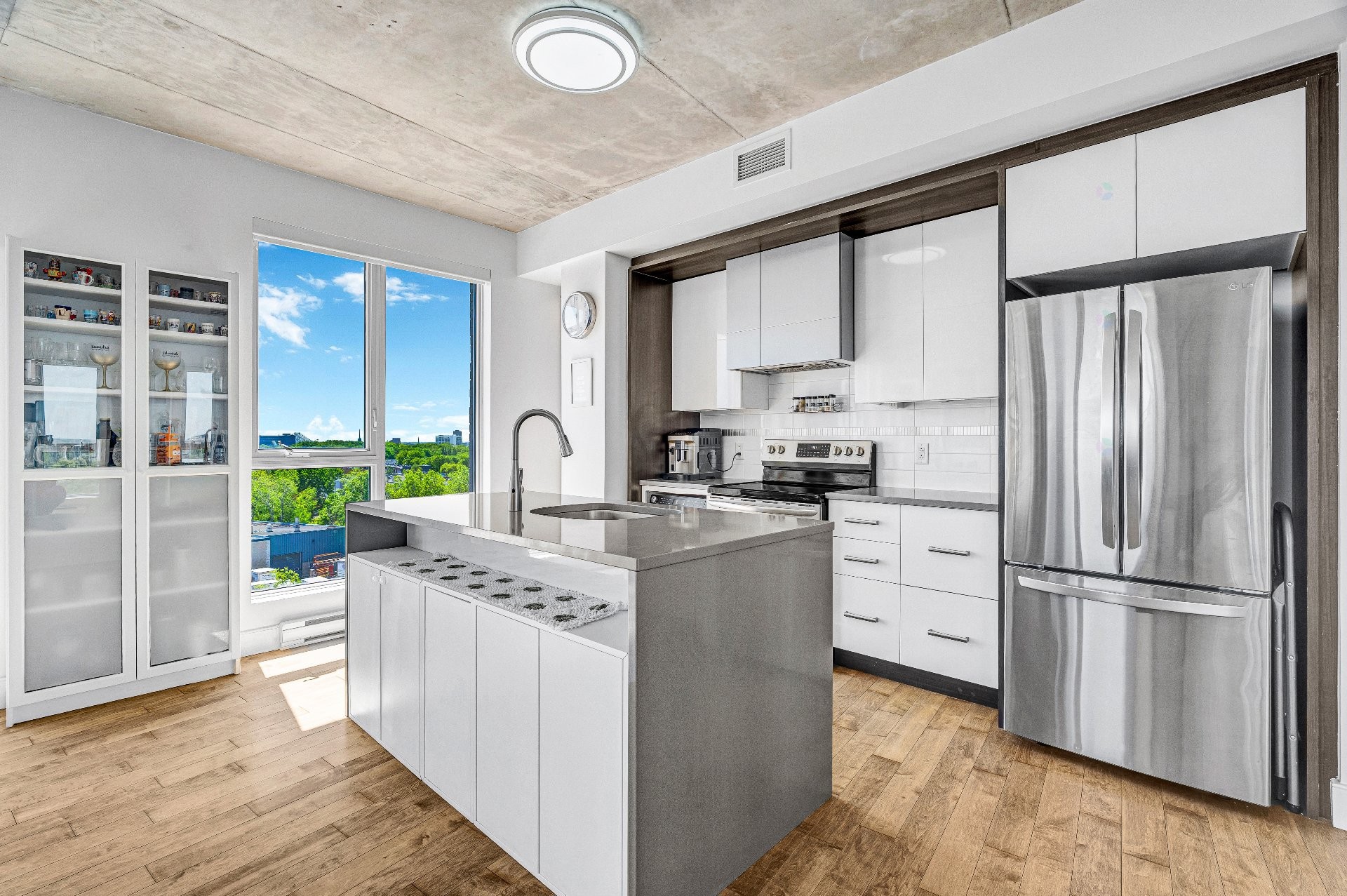 









2530


Place Michel-Brault

, 729,
Montréal (Rosemont/La Petite-Patrie),




QC
H1Y0B6

