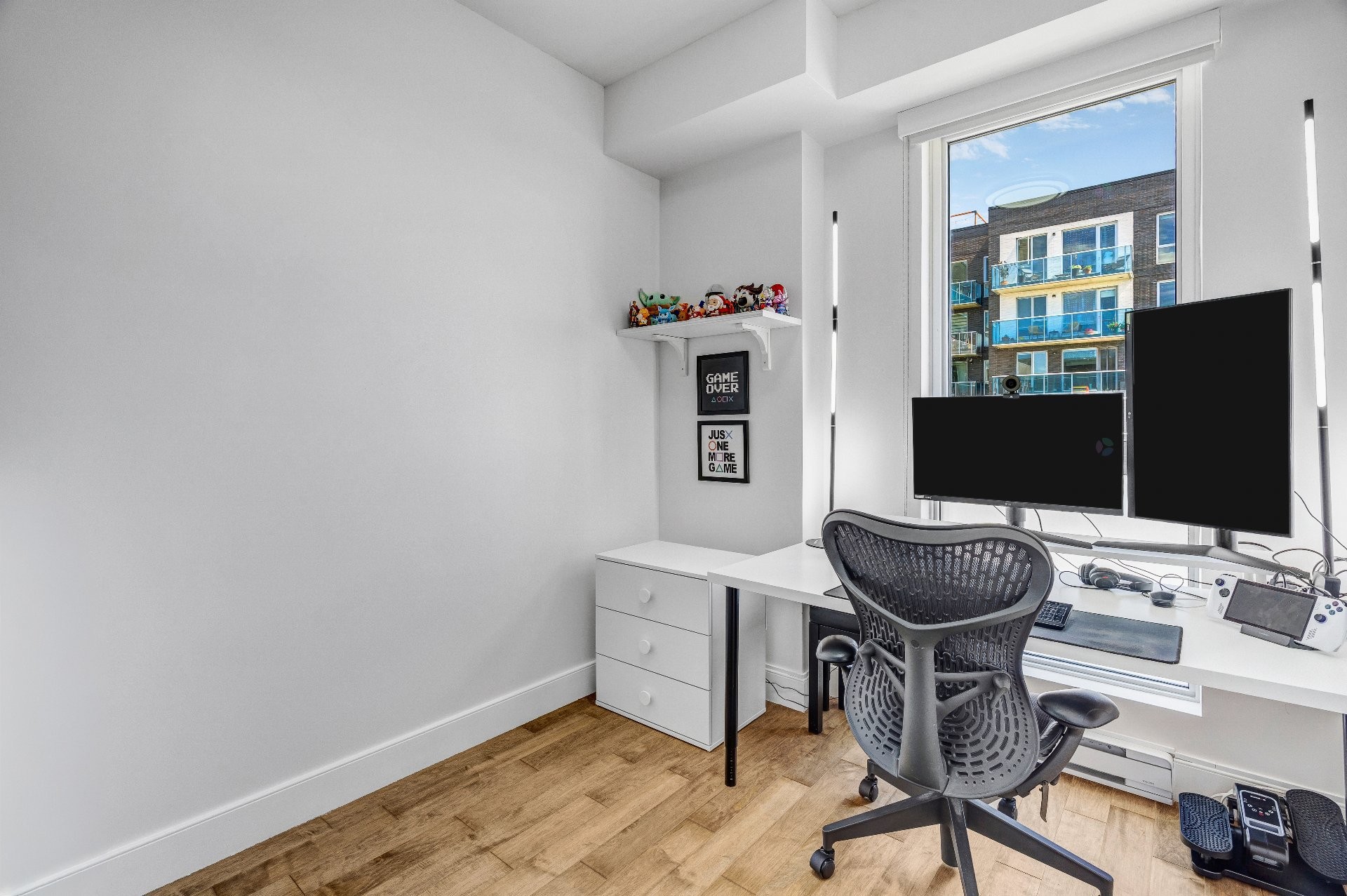 









2530


Place Michel-Brault

, 729,
Montréal (Rosemont/La Petite-Patrie),




QC
H1Y0B6

