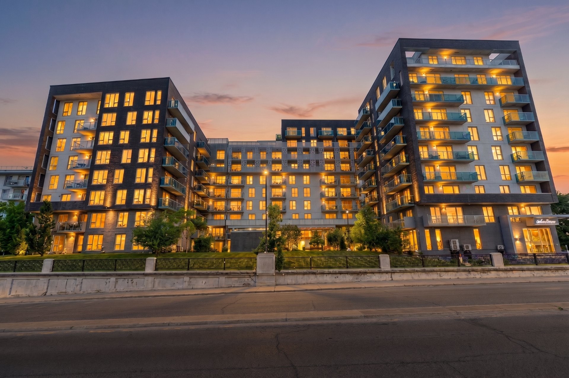 









2530


Place Michel-Brault

, 729,
Montréal (Rosemont/La Petite-Patrie),




QC
H1Y0B6

