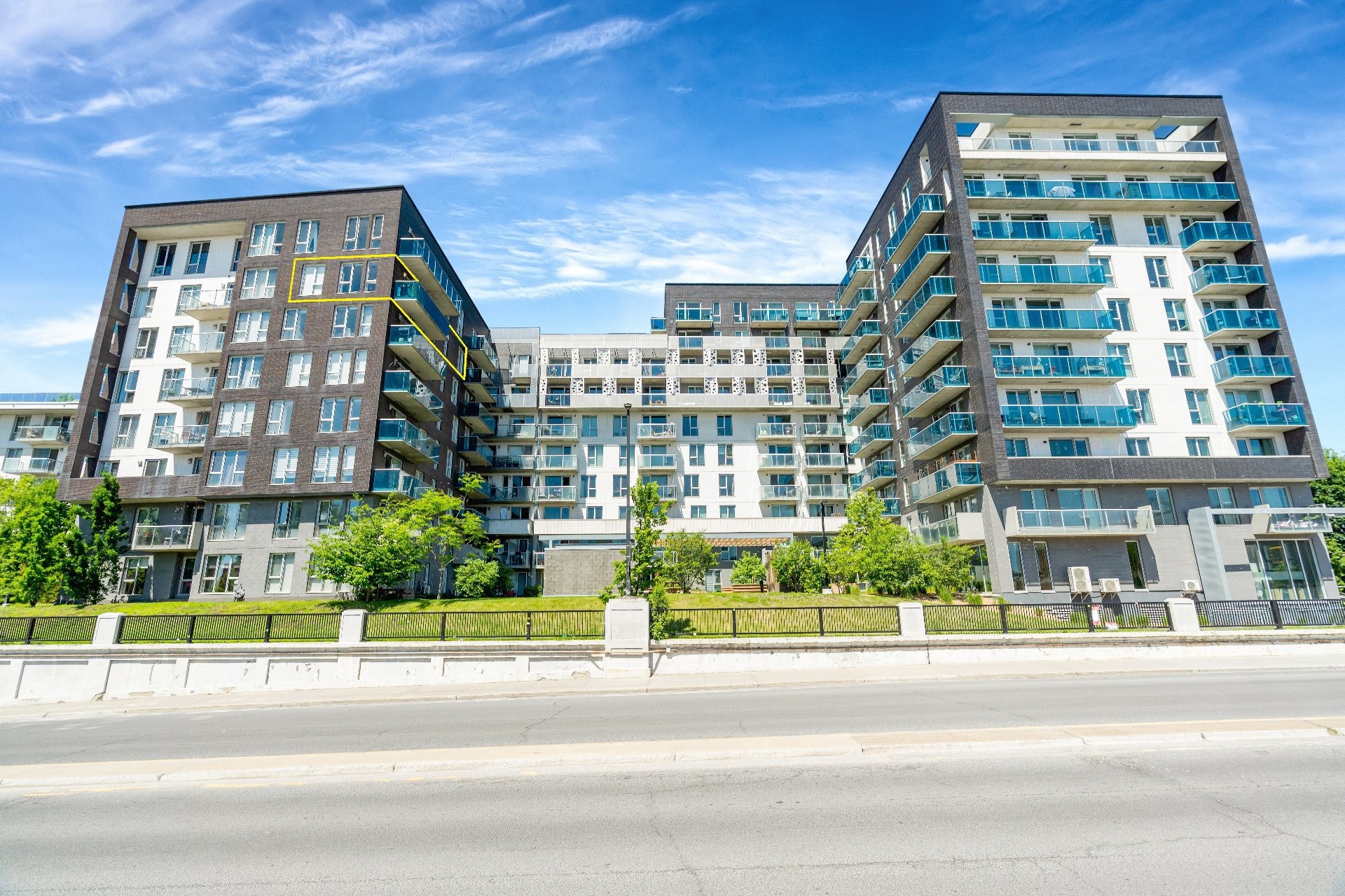 









2530


Place Michel-Brault

, 729,
Montréal (Rosemont/La Petite-Patrie),




QC
H1Y0B6

