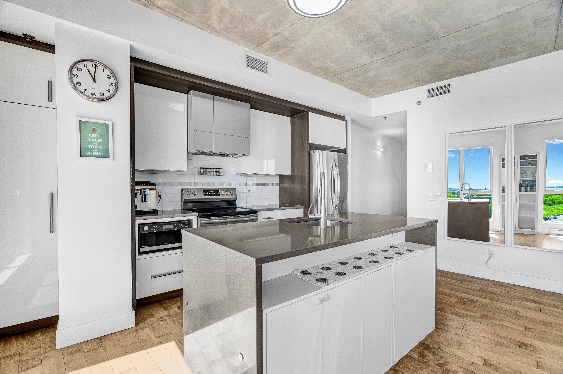 









2530


Place Michel-Brault

, 729,
Montréal (Rosemont/La Petite-Patrie),




QC
H1Y0B6

