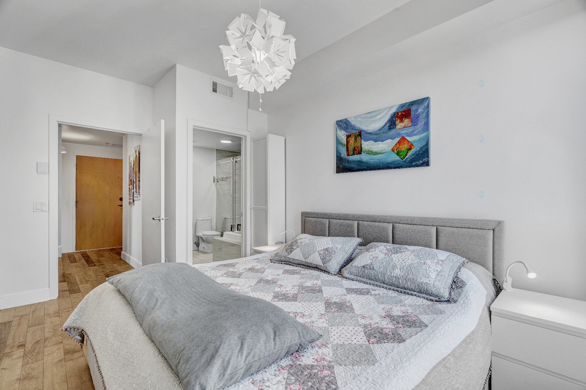









2530


Place Michel-Brault

, 729,
Montréal (Rosemont/La Petite-Patrie),




QC
H1Y0B6


