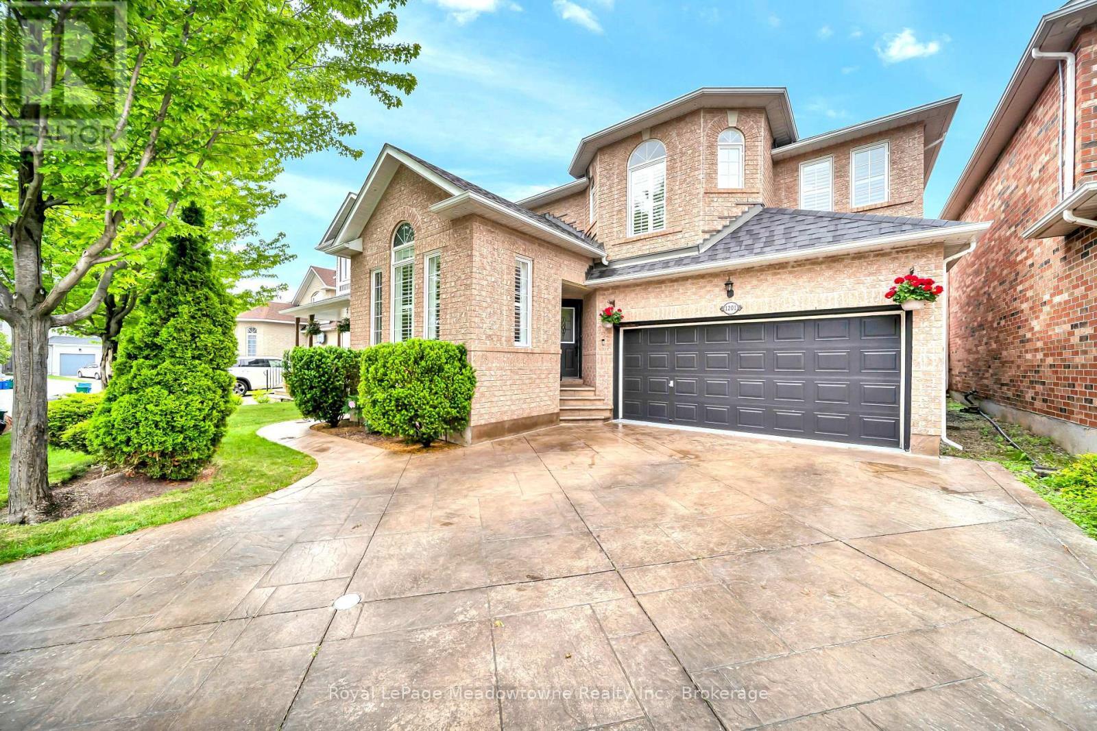 












1201 FOX CRESCENT

,
Milton (DE Dempsey),




Ontario
L9T6C5

