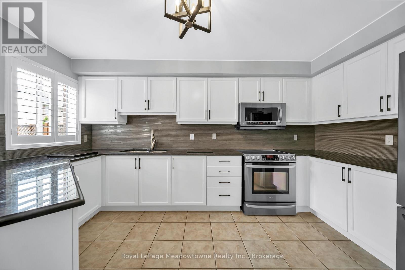












1201 FOX CRESCENT

,
Milton (DE Dempsey),




Ontario
L9T6C5

