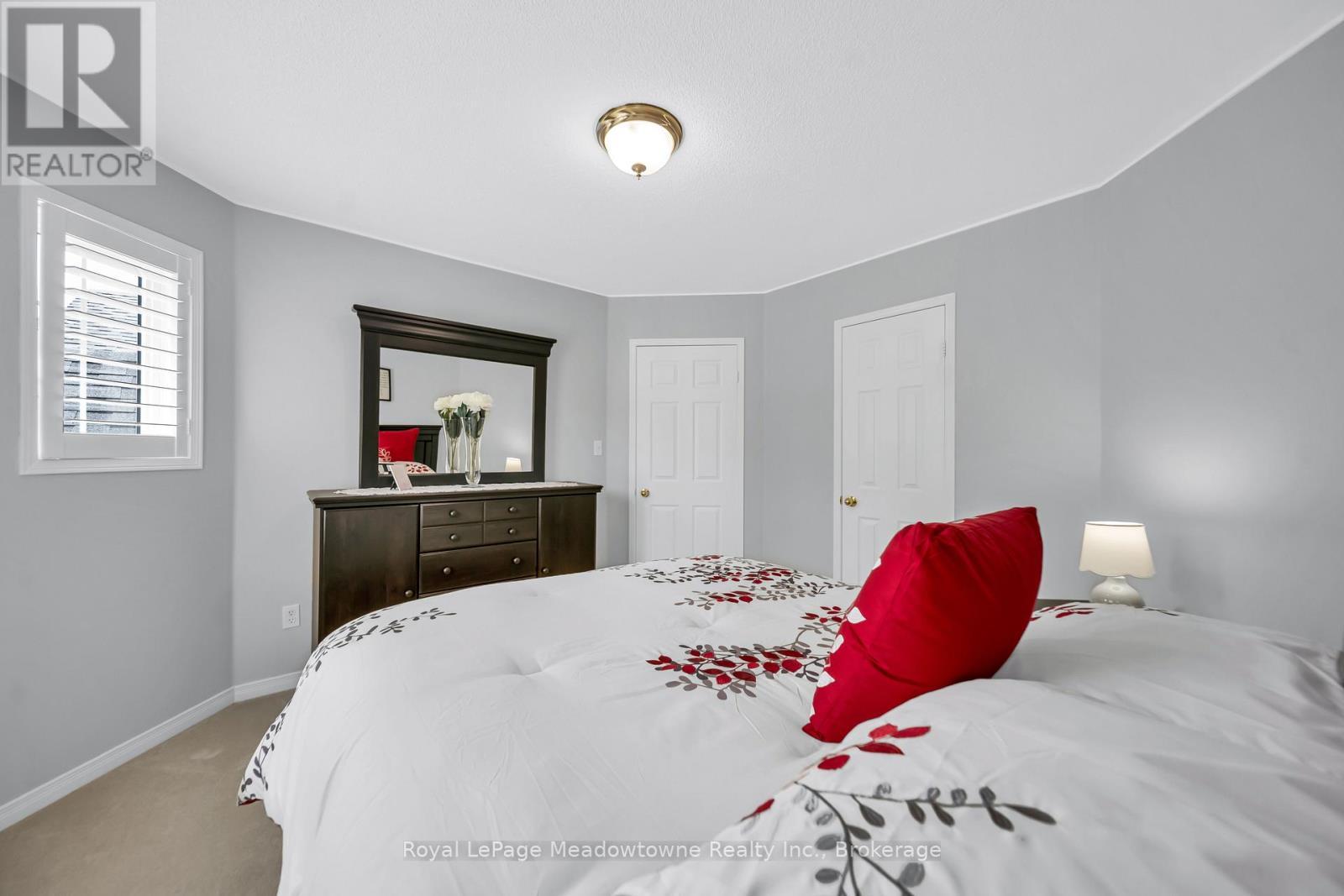 












1201 FOX CRESCENT

,
Milton (DE Dempsey),




Ontario
L9T6C5

