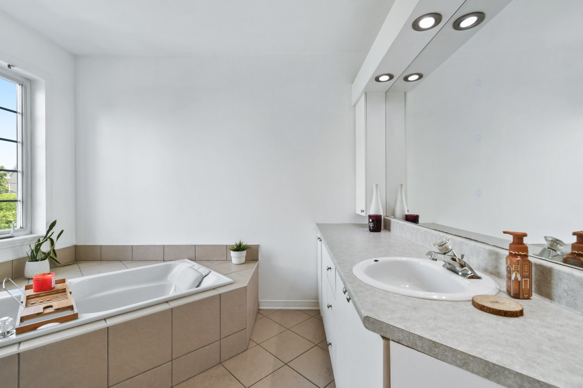 









164


Carré du Ruisselet

,
Terrebonne (Lachenaie),




QC
J6W6E3

