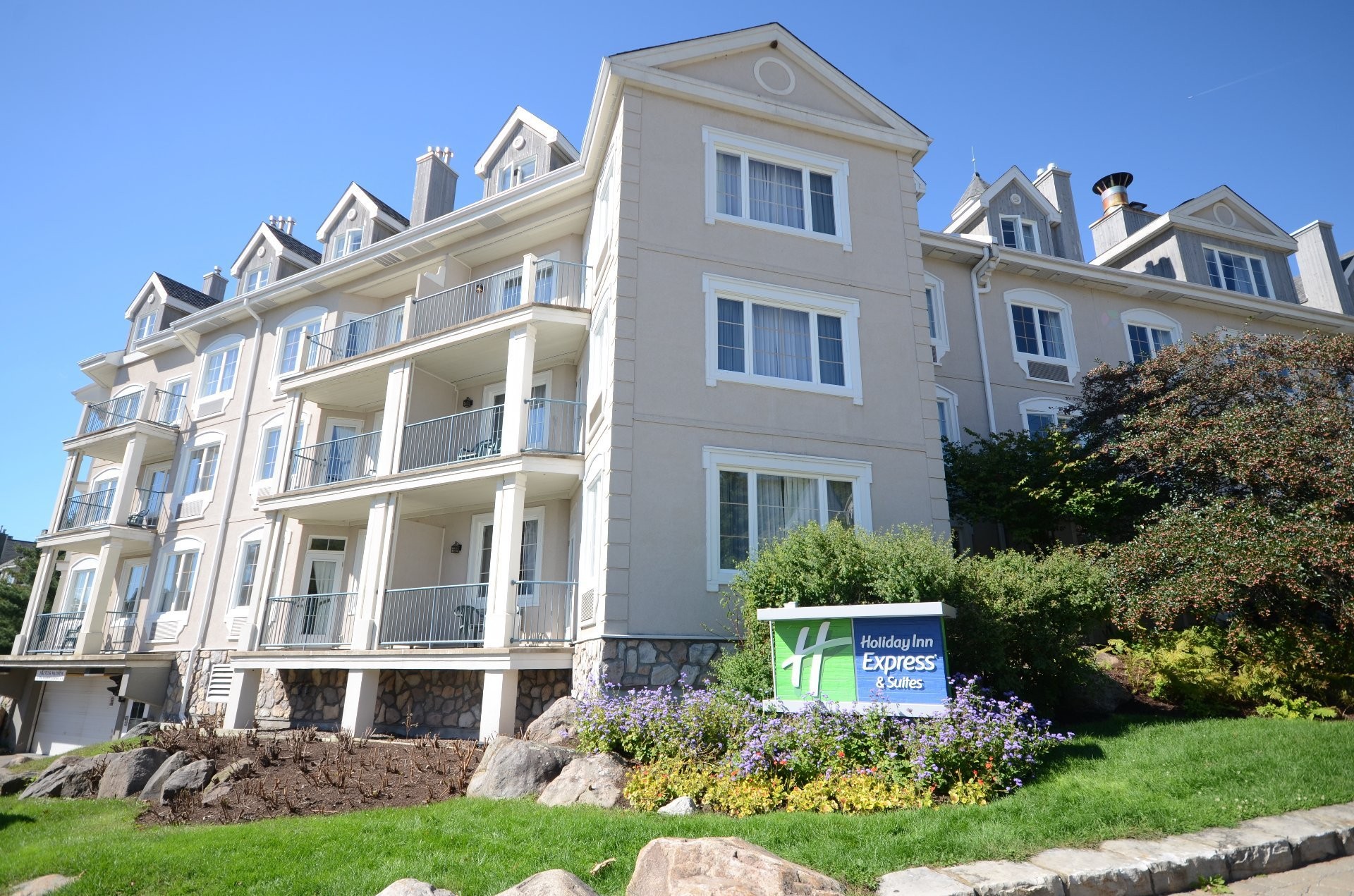









160


Ch. du Curé-Deslauriers

, 336,
Mont-Tremblant,




QC
J8E1T1

