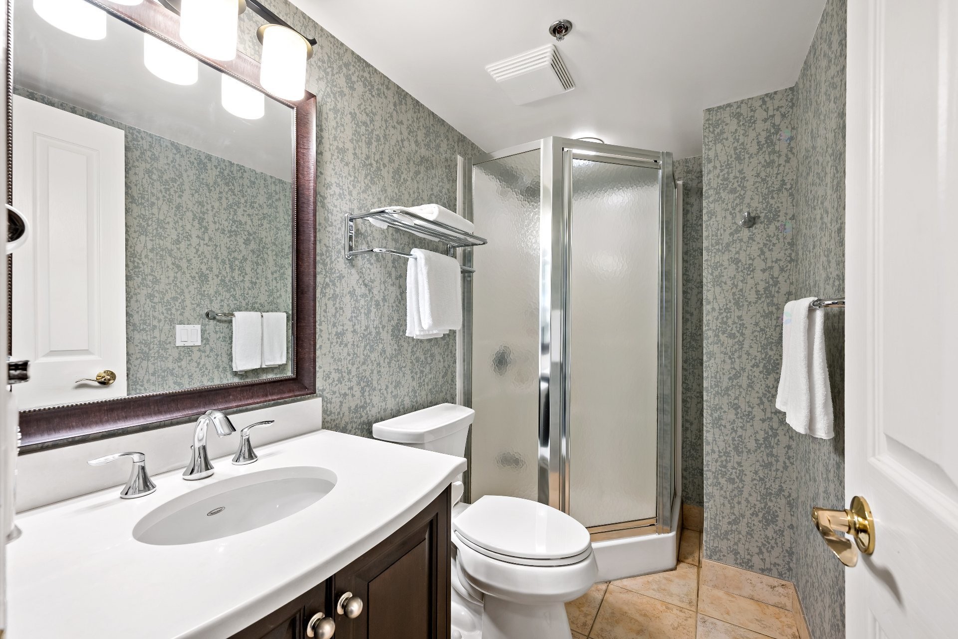 









160


Ch. du Curé-Deslauriers

, 336,
Mont-Tremblant,




QC
J8E1T1

