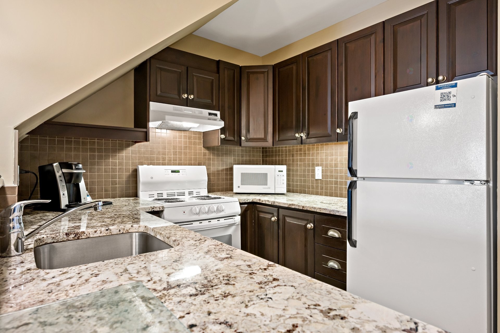 









160


Ch. du Curé-Deslauriers

, 336,
Mont-Tremblant,




QC
J8E1T1

