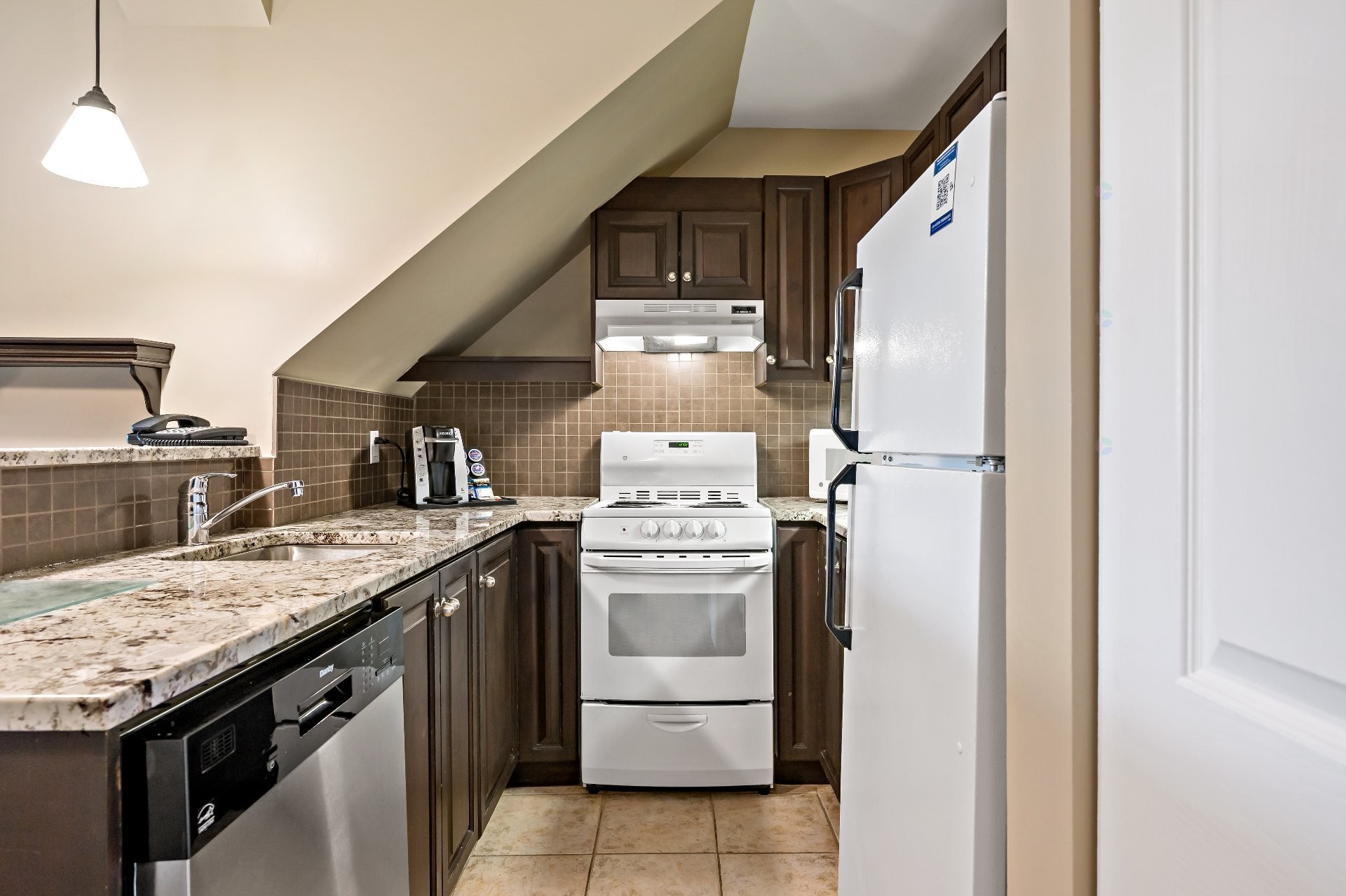 









160


Ch. du Curé-Deslauriers

, 336,
Mont-Tremblant,




QC
J8E1T1

