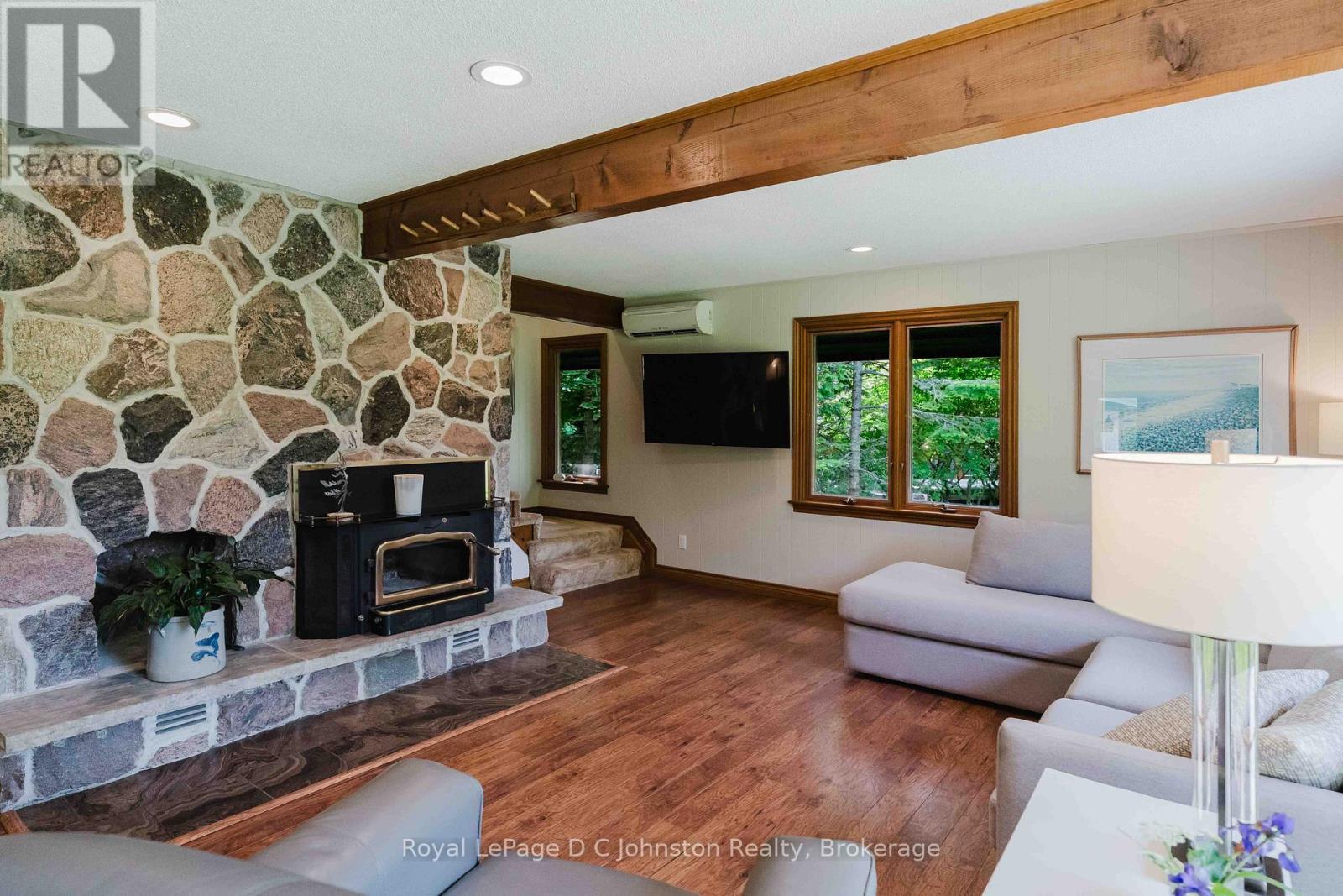 












471 ECKFORD AVENUE

,
Saugeen Shores,




Ontario
N0H2L0

