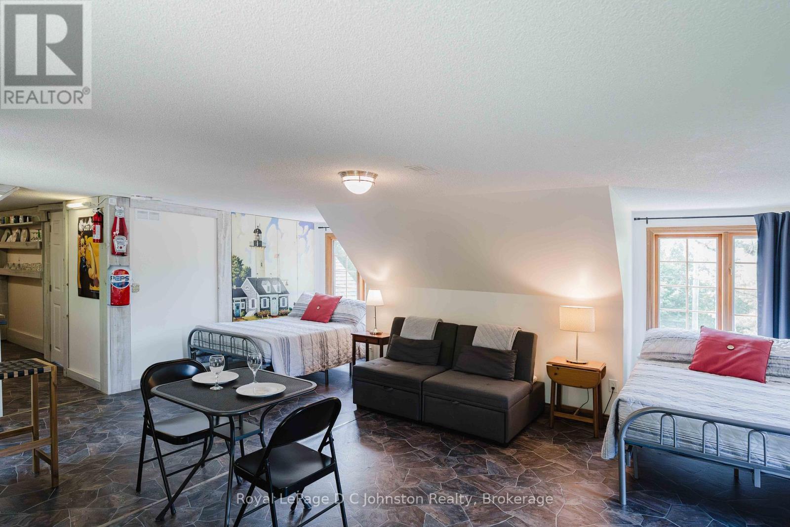












471 ECKFORD AVENUE

,
Saugeen Shores,




Ontario
N0H2L0

