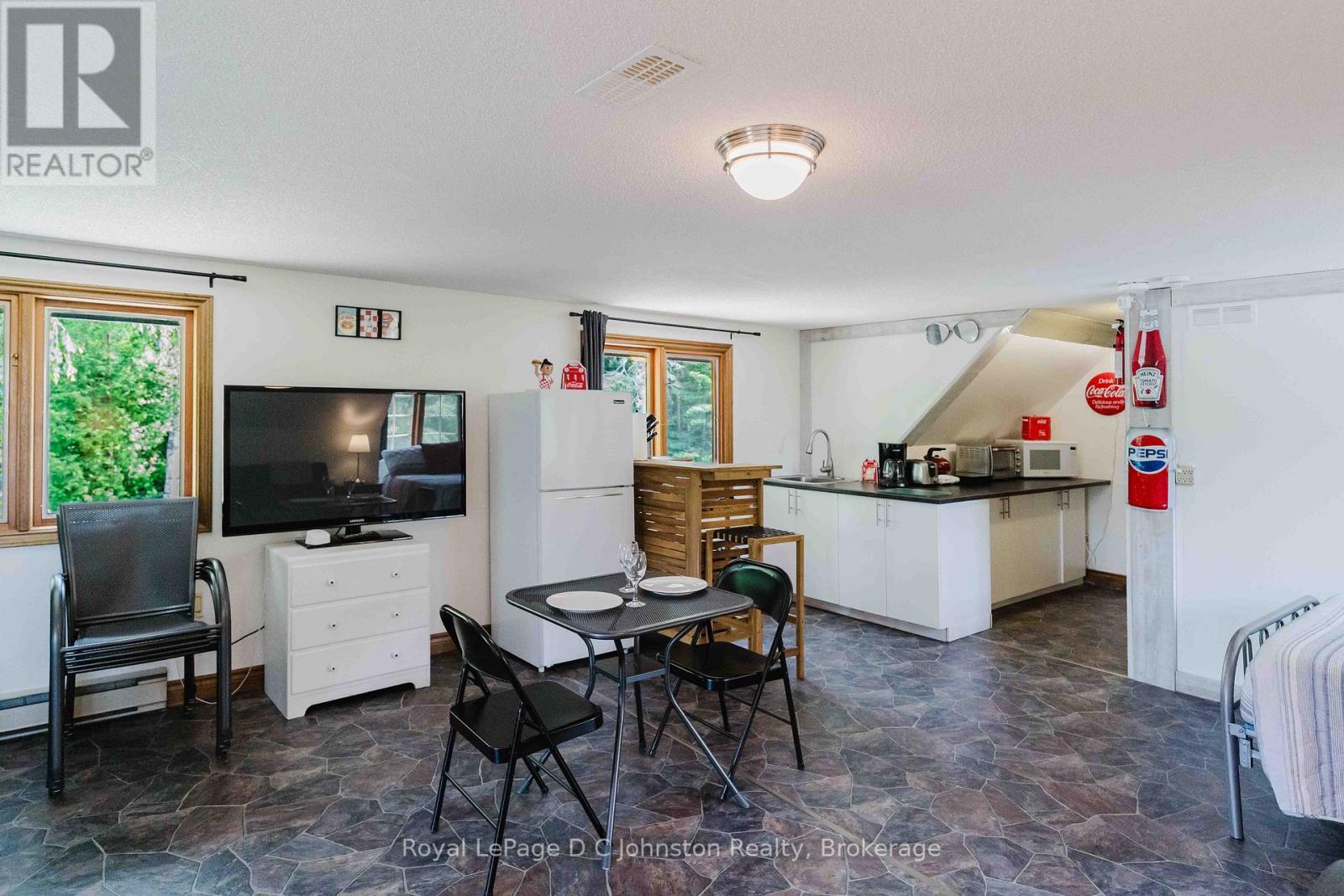












471 ECKFORD AVENUE

,
Saugeen Shores,




Ontario
N0H2L0

