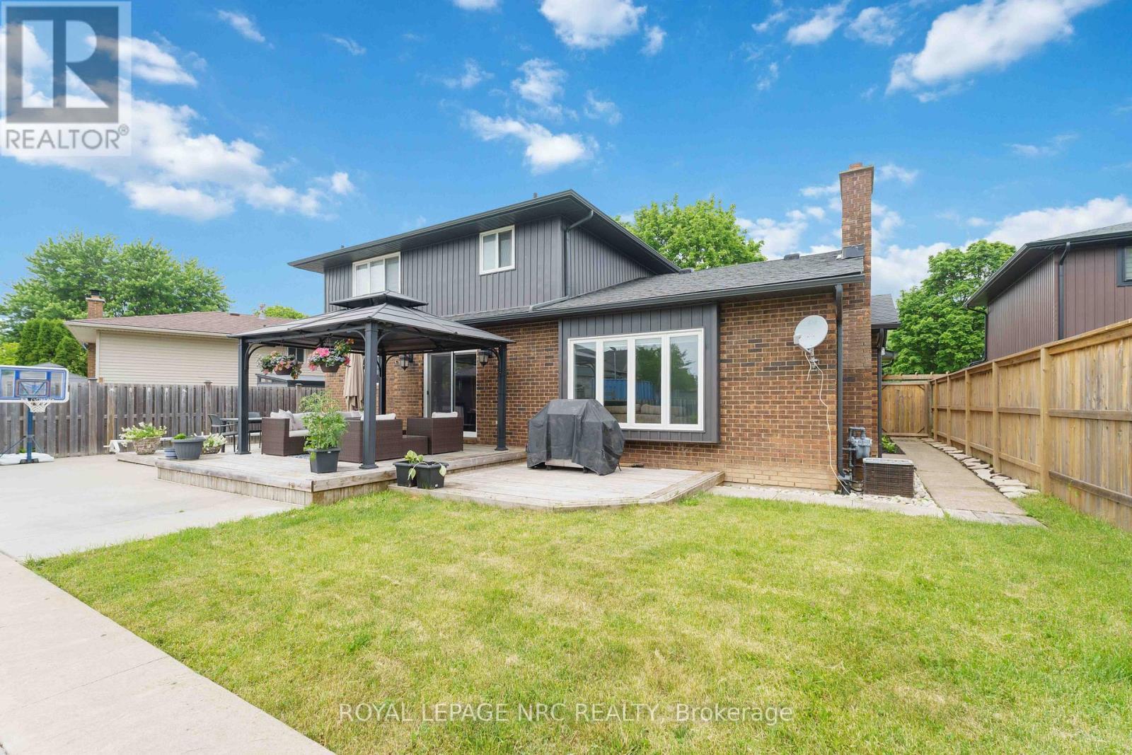 












9 WOODGARDEN COURT

,
St. Catharines (Lakeshore),




Ontario
L2M7C9

