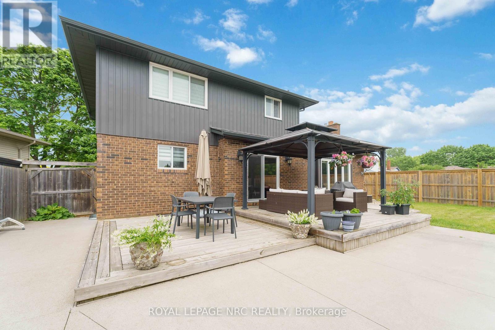 












9 WOODGARDEN COURT

,
St. Catharines (Lakeshore),




Ontario
L2M7C9

