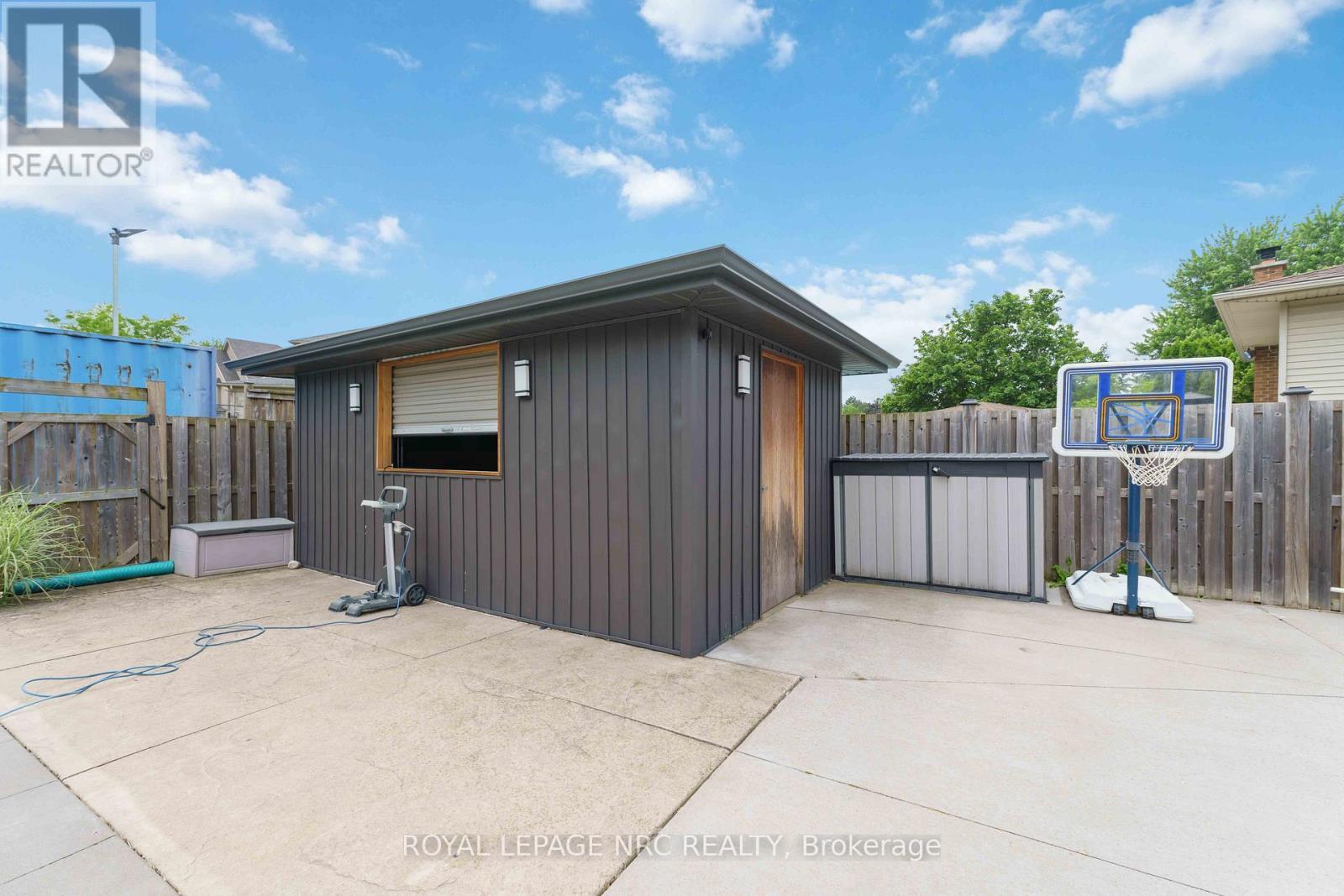 












9 WOODGARDEN COURT

,
St. Catharines (Lakeshore),




Ontario
L2M7C9

