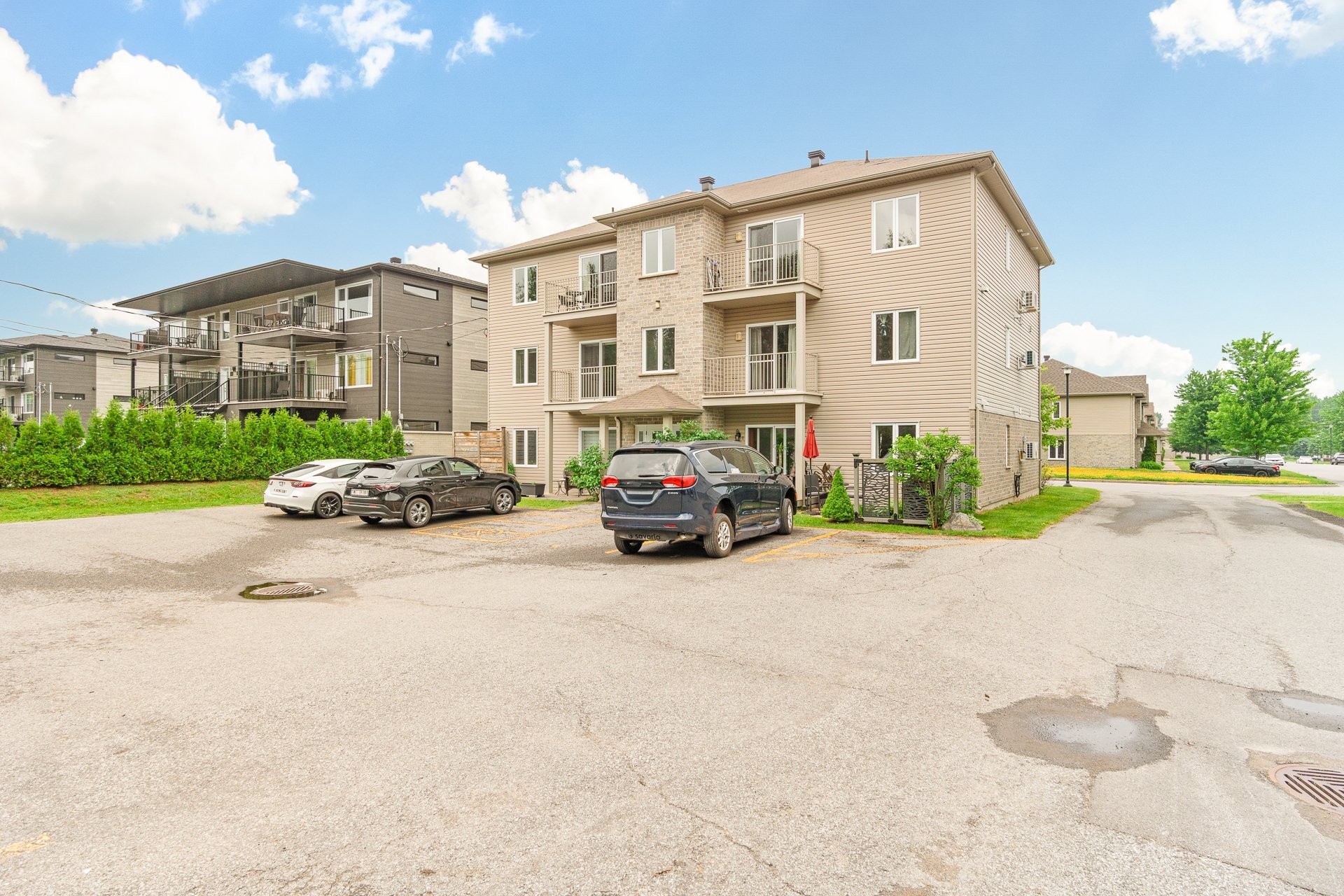 









2460


Rue de la Garonne

, 4,
Trois-Rivières,




QC
G9B0H9


