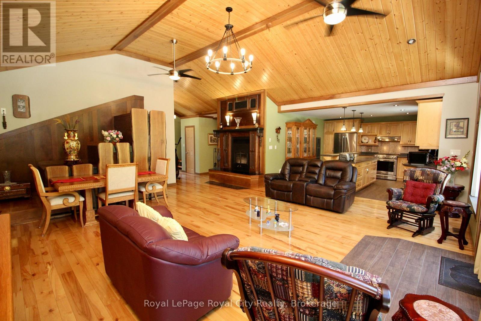 












170 CAPE HURD ROAD

,
Northern Bruce Peninsula,




Ontario
N0H2R0

