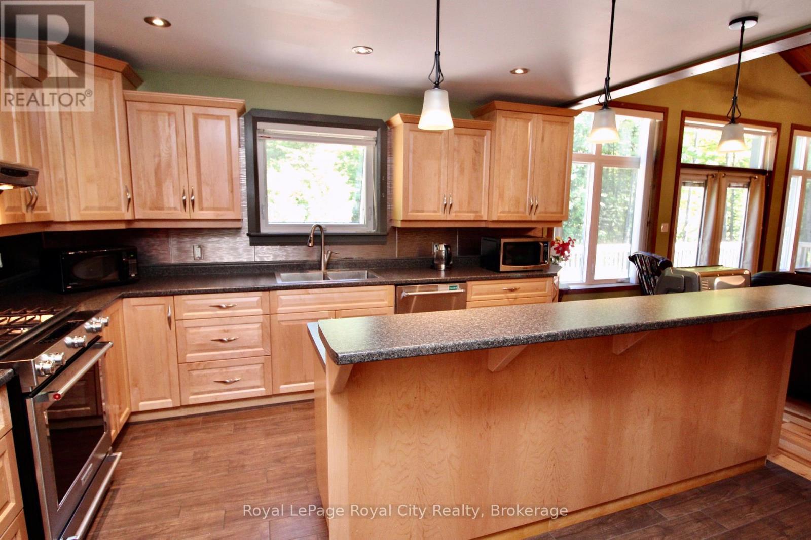 












170 CAPE HURD ROAD

,
Northern Bruce Peninsula,




Ontario
N0H2R0

