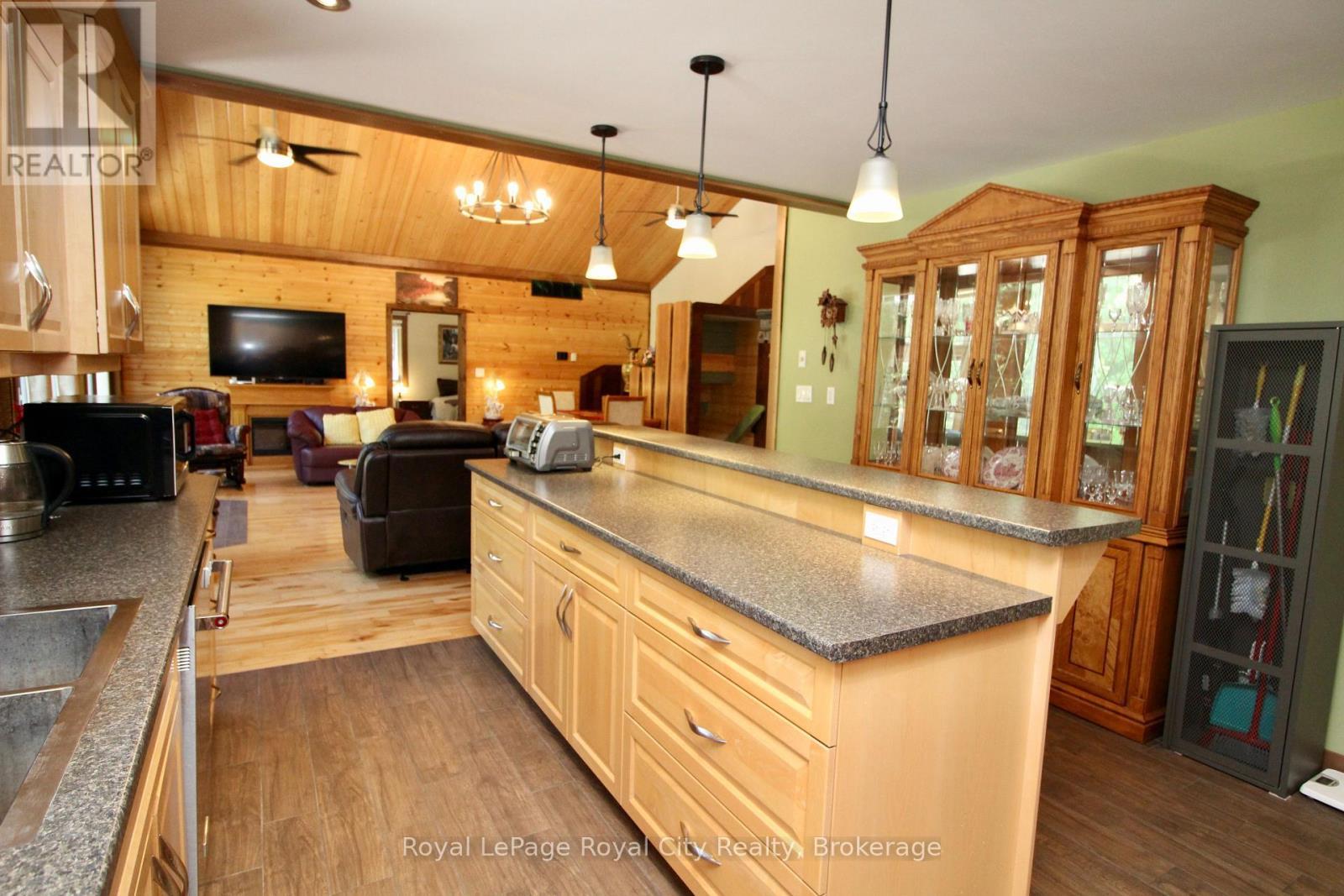 












170 CAPE HURD ROAD

,
Northern Bruce Peninsula,




Ontario
N0H2R0

