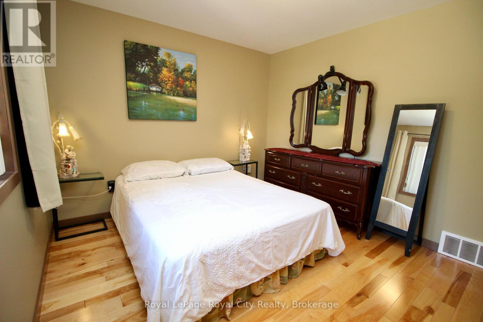 












170 CAPE HURD ROAD

,
Northern Bruce Peninsula,




Ontario
N0H2R0

