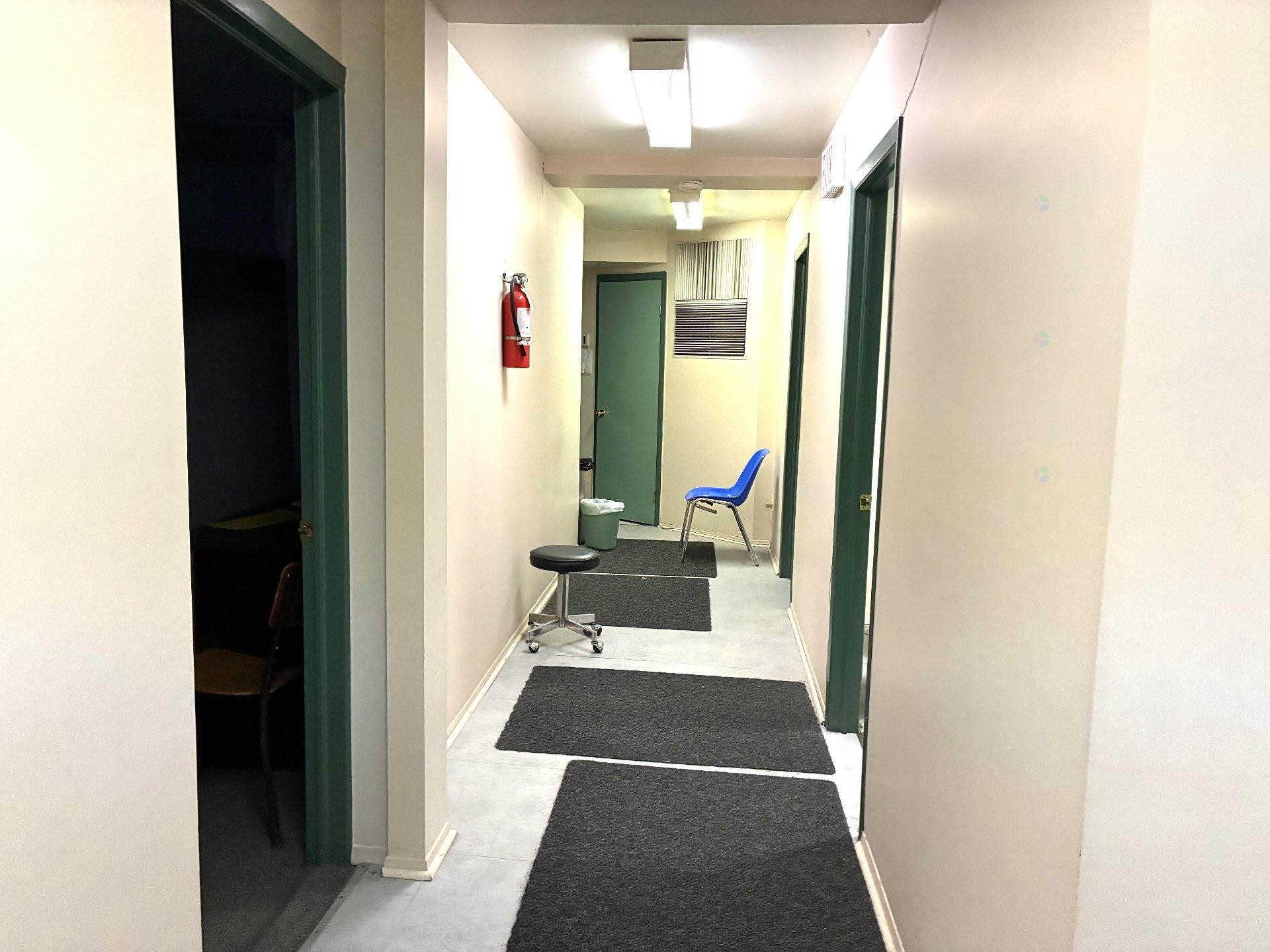 









2098

 - 2100


Rue Frontenac

,
Montréal (Ville-Marie),




QC
H2K2Z3


