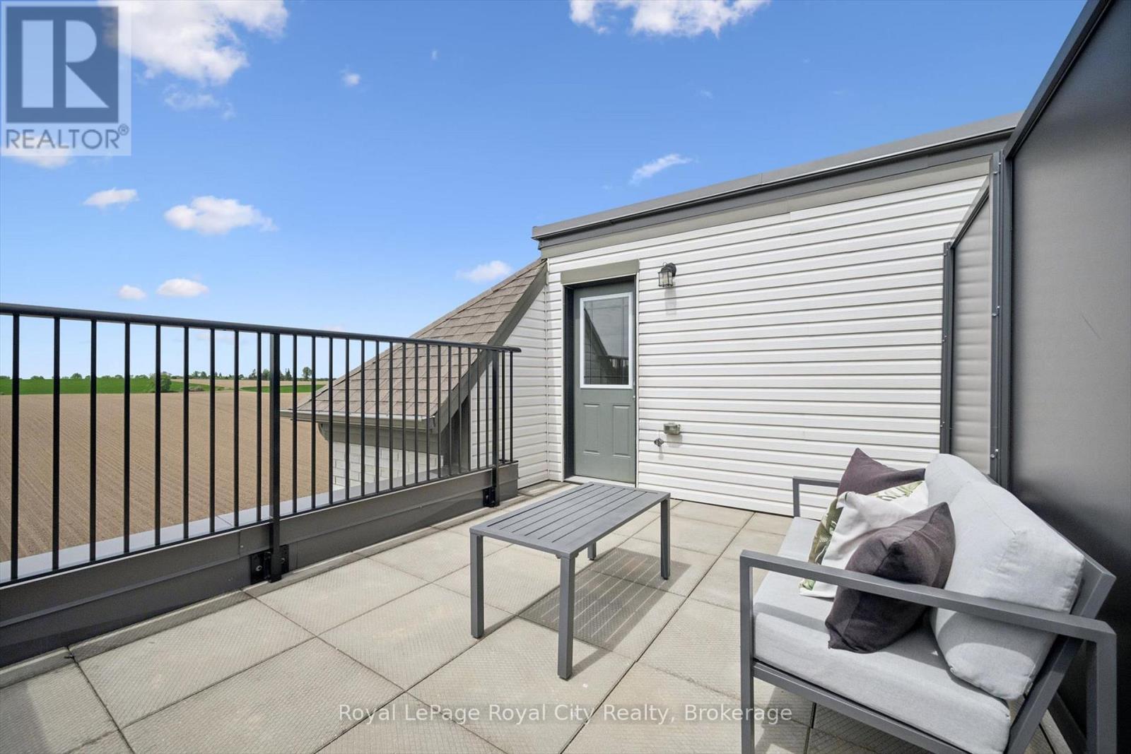 












58 - 107 WESTRA DRIVE

,
Guelph (Willow West/Sugarbush/West Acres),




Ontario
N1K0A5

