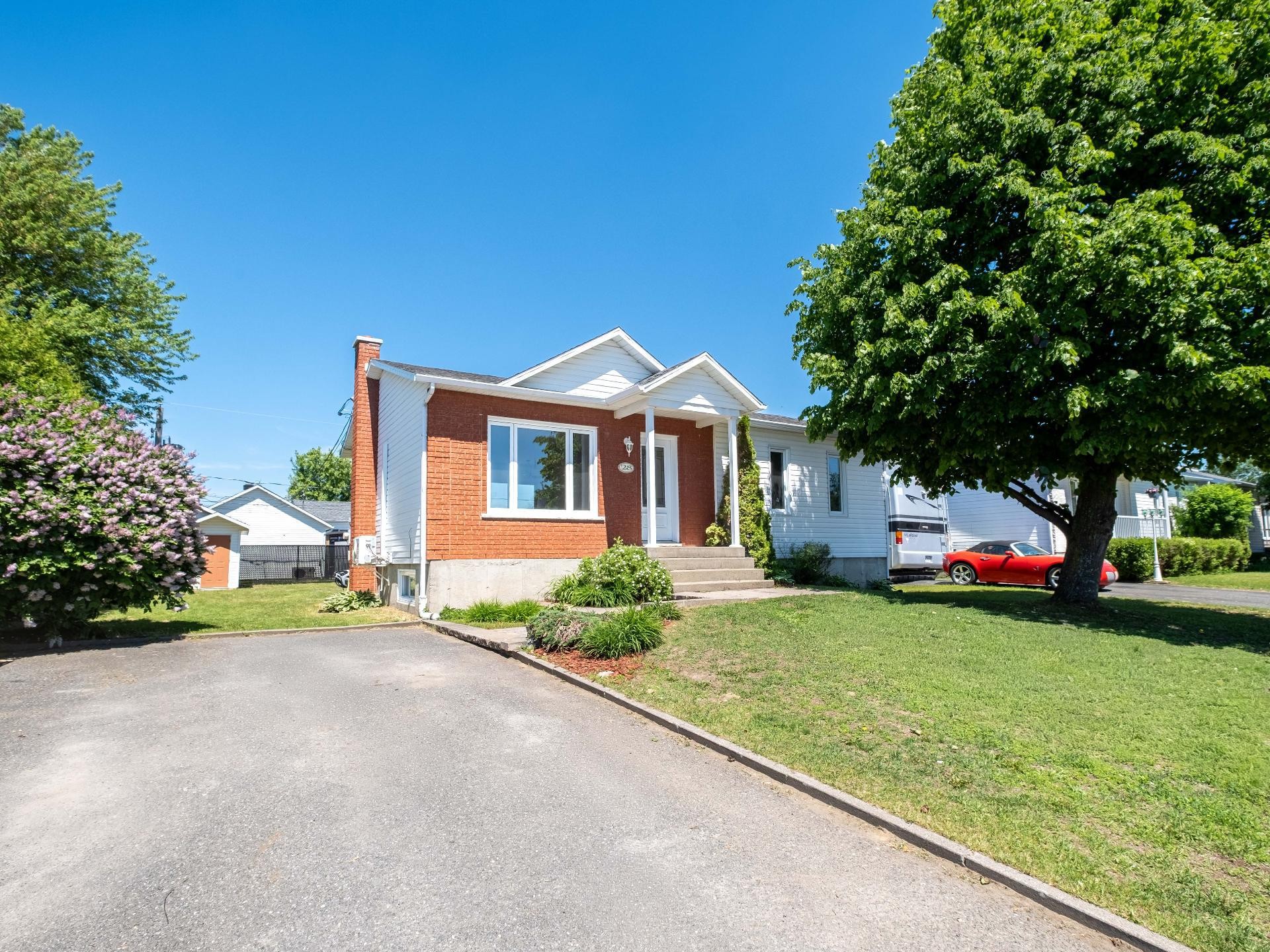 









28


Rue Deblois

,
Drummondville,




QC
J2A2M6

